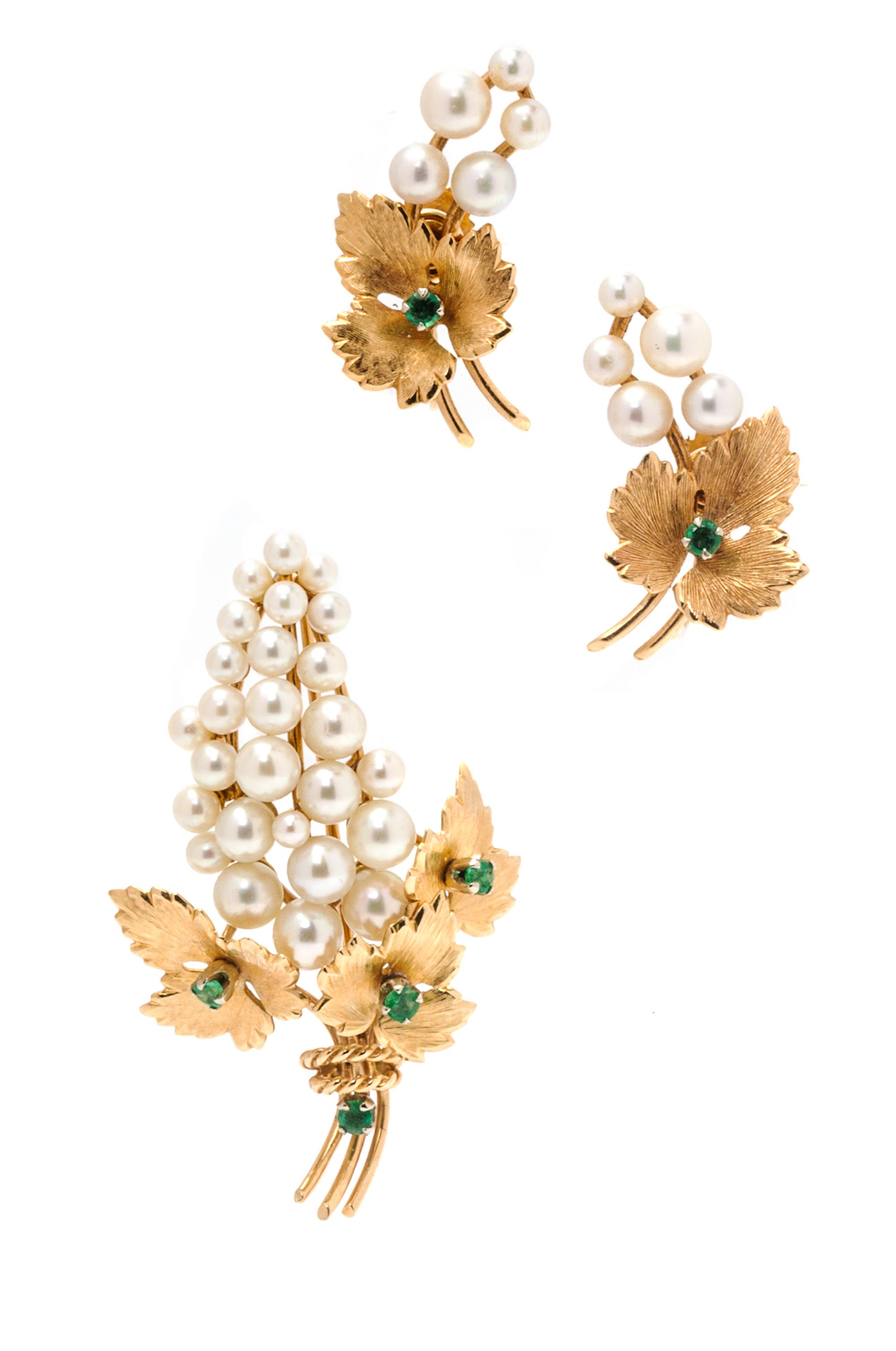 A Yellow Gold, Cultured Pearl and Emerald Demi Parure, 13.20 dwts.