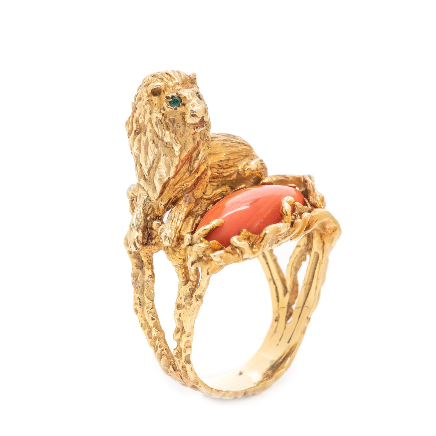 BARBARA ANTON, YELLOW GOLD AND CORAL LION RING