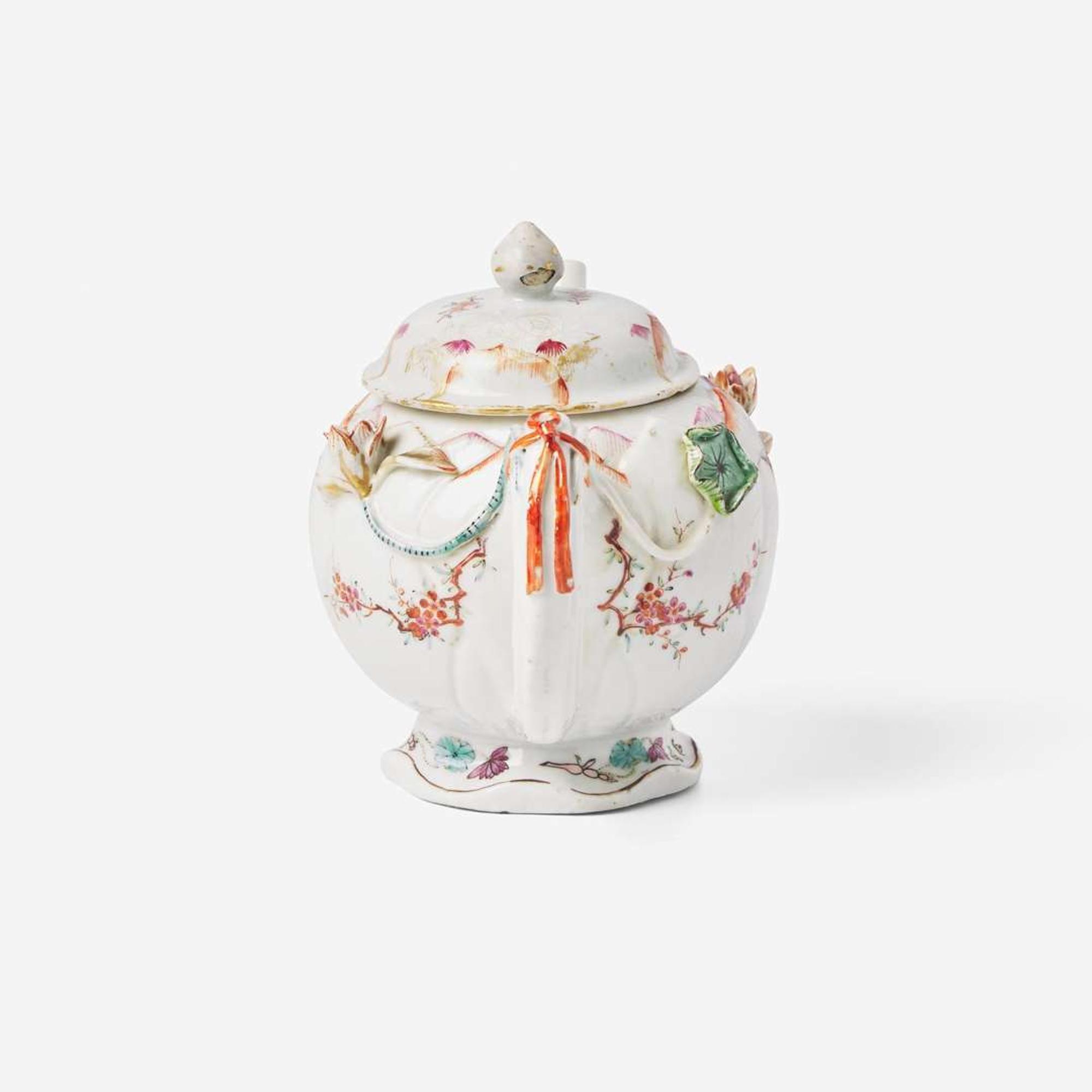 An unusual Chinese export porcelain famille rose-decorated "Lotus" teapot 粉彩茶壺 18th century ????