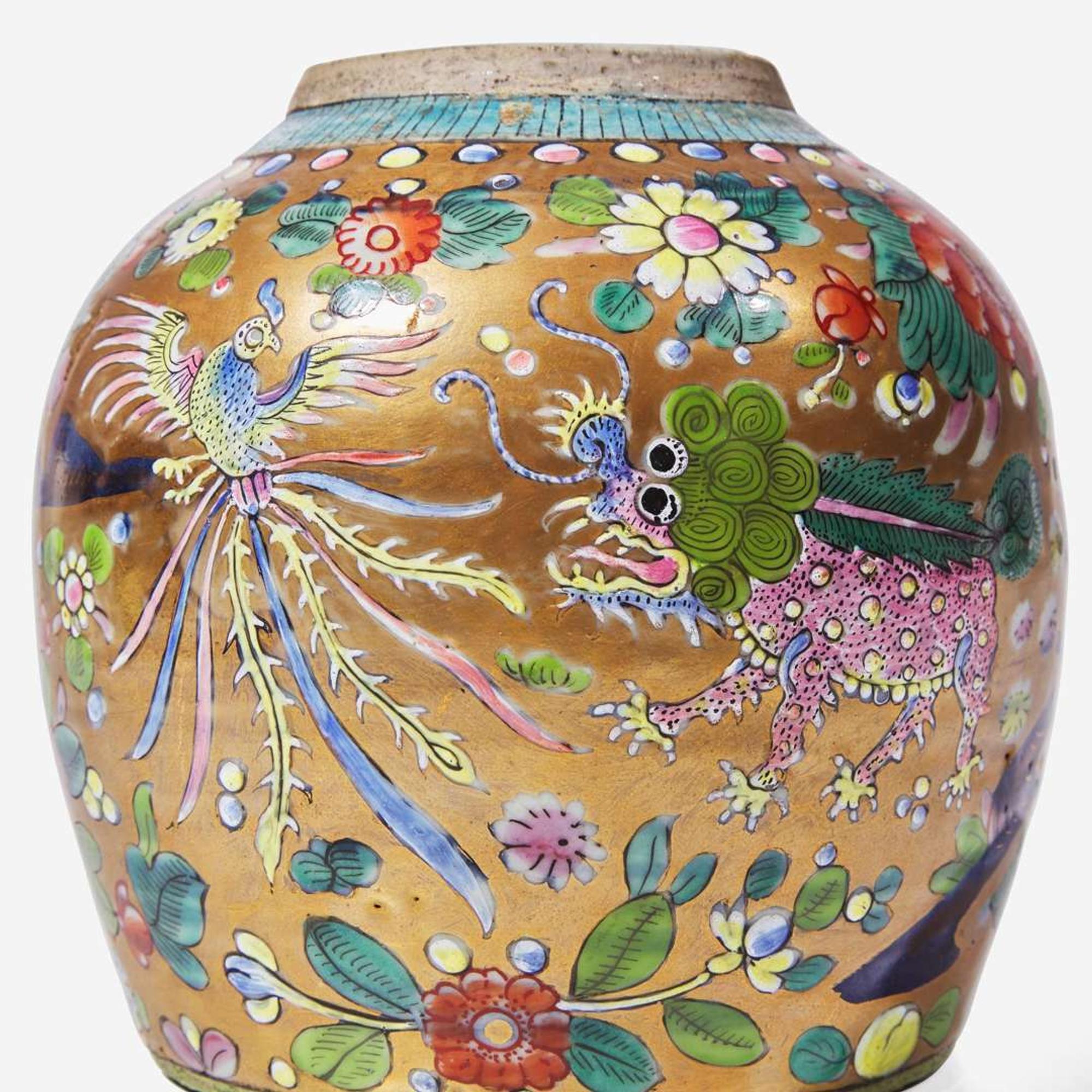 Group of seven assorted Chinese export clobbered porcelain jars and three covers 外銷瓷罐一組七件 18th to first third 19th century ????????