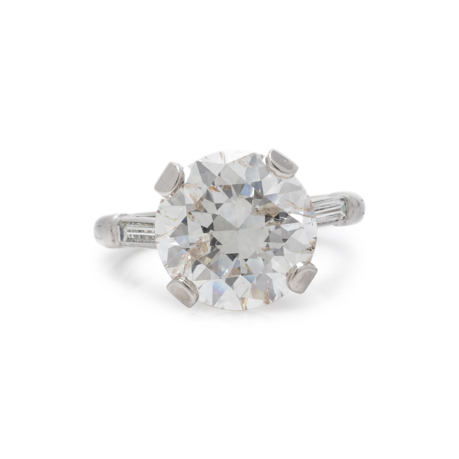 DIAMOND RING