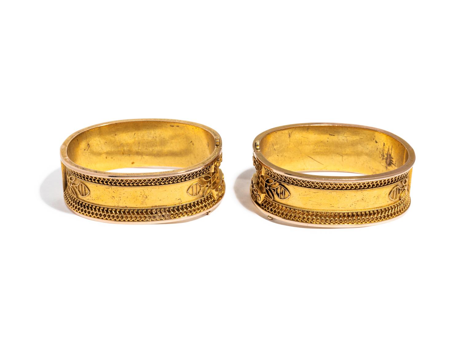 VICTORIAN, PAIR OF YELLOW GOLD BANGLE BRACELETS