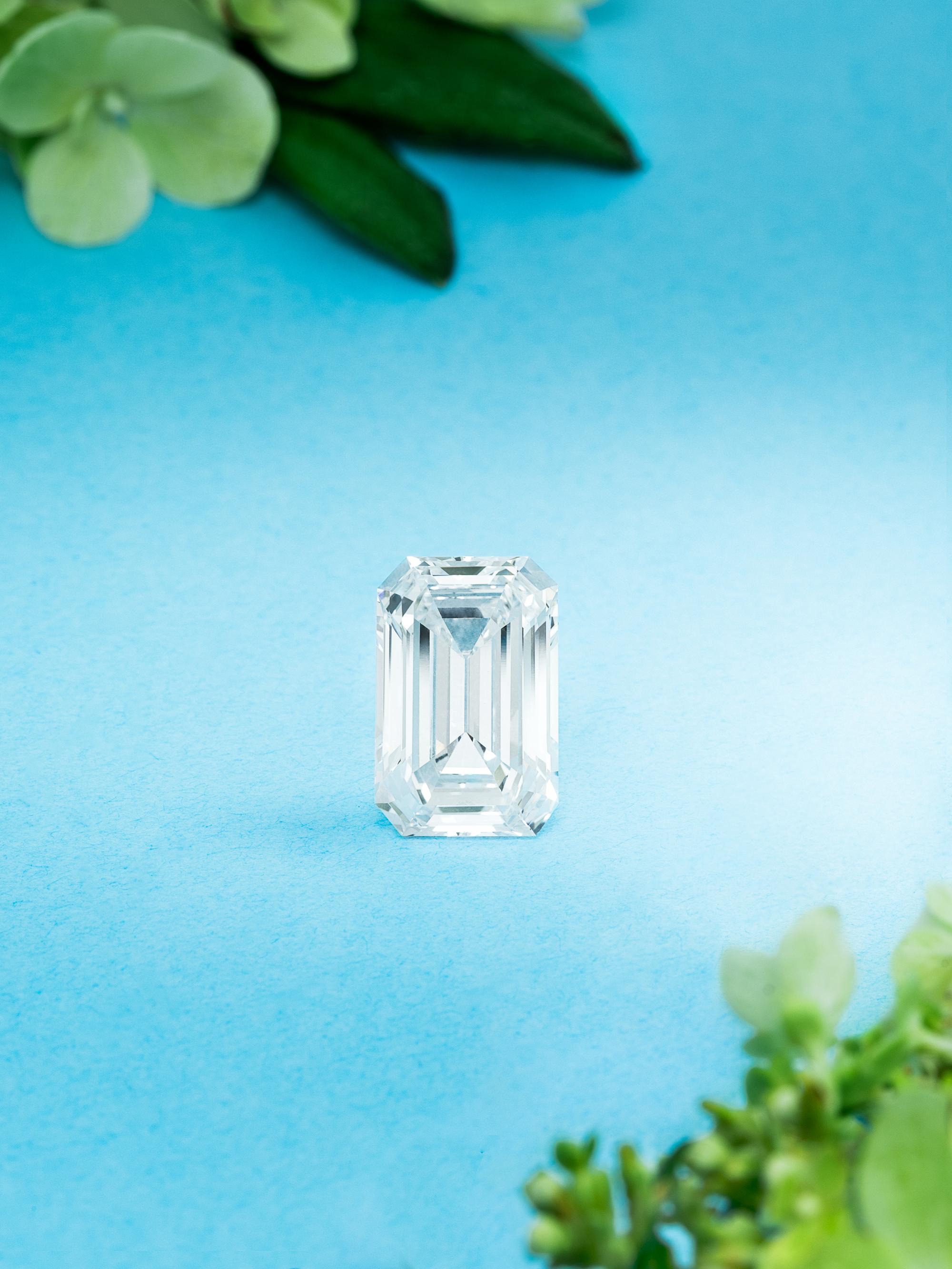 EMERALD CUT DIAMOND PENDANT
