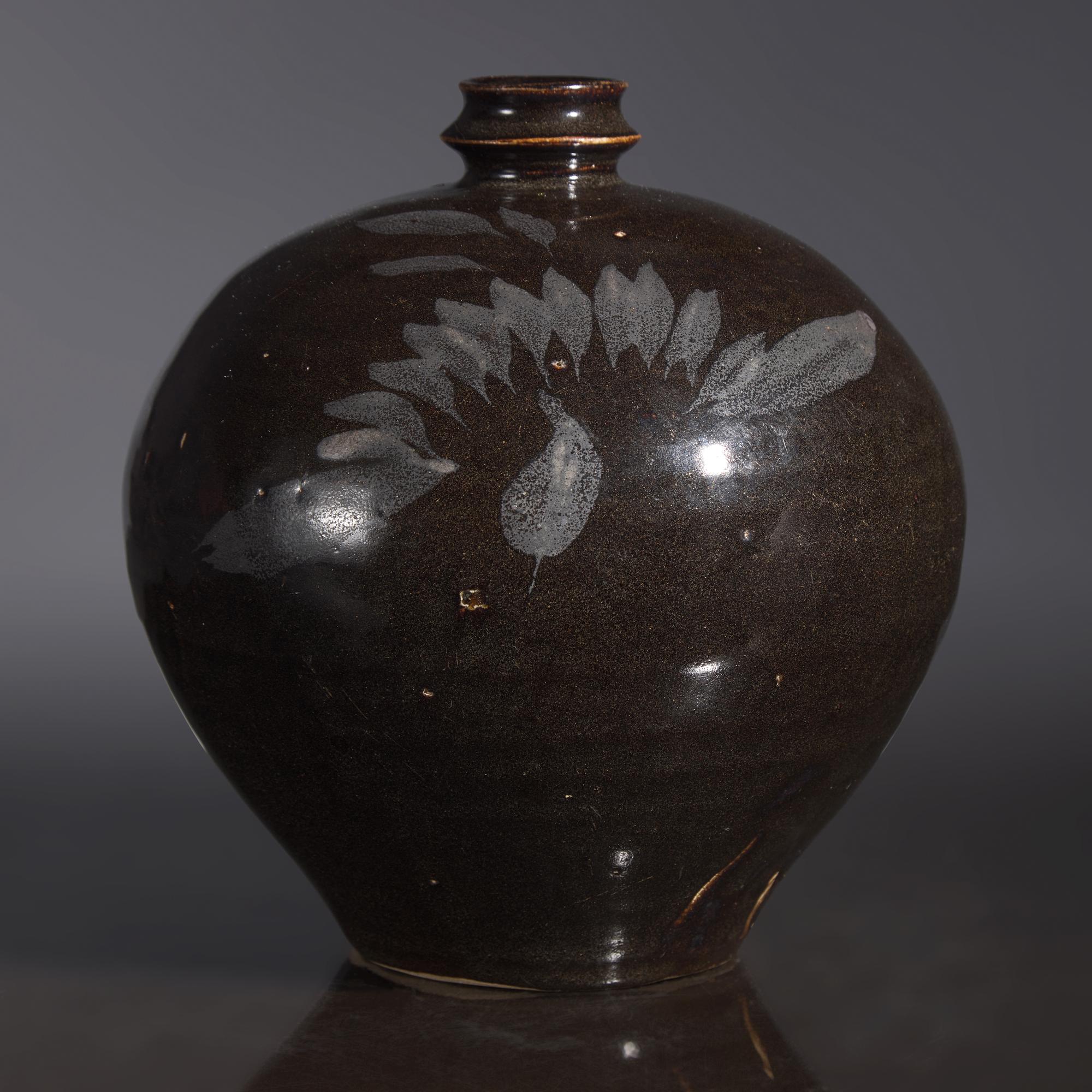 A Chinese Cizhou Black Glazed Jar, Duluping, Jin/Yuan Dynasty — 金/元 磁州窯黑釉鐵鏽花嘟噜瓶