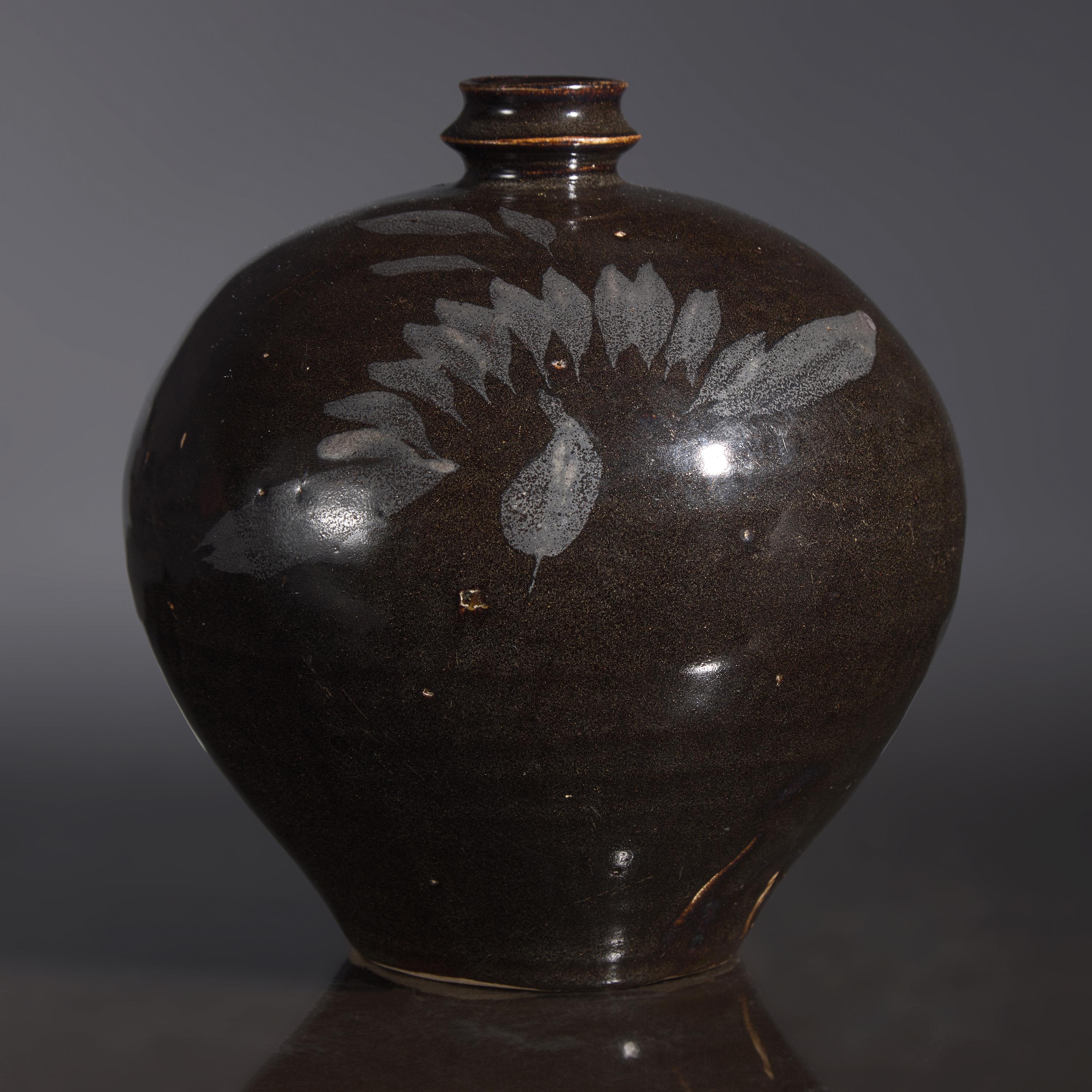 A Chinese Cizhou Black Glazed Jar, Duluping, Jin/Yuan Dynasty — 金/元 磁州窯黑釉鐵鏽花嘟噜瓶