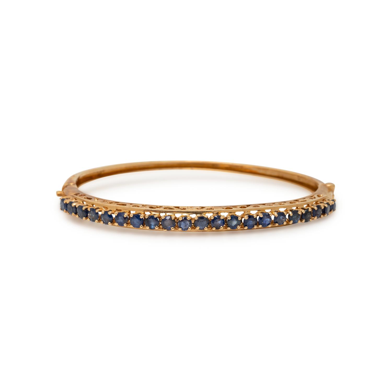 SAPPHIRE AND YELLOW GOLD BANGLE BRACELET