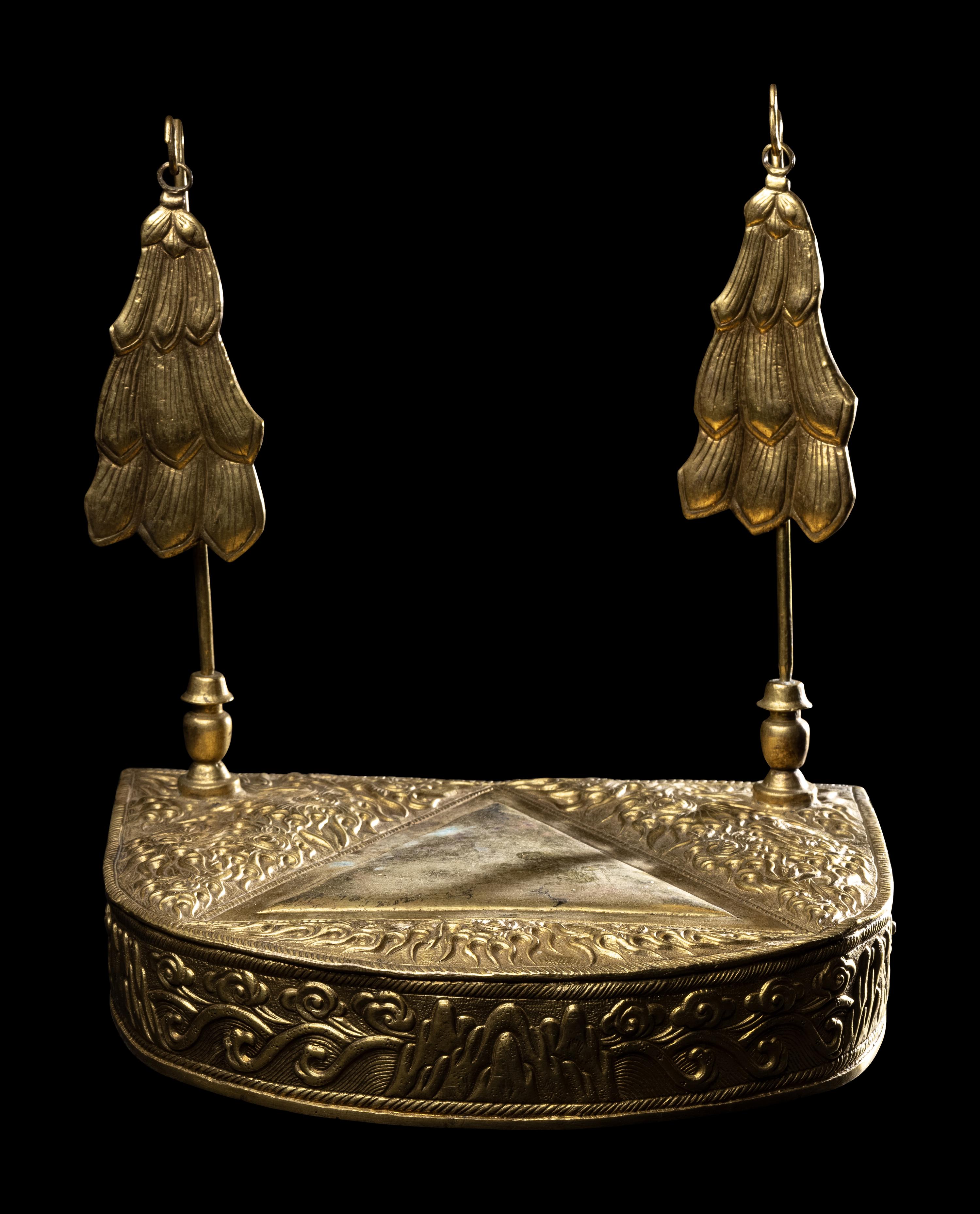 A Sino-Tibetan Gilt Bronze Kapala, 20th Century 近代 銅鎏金嘎巴拉碗