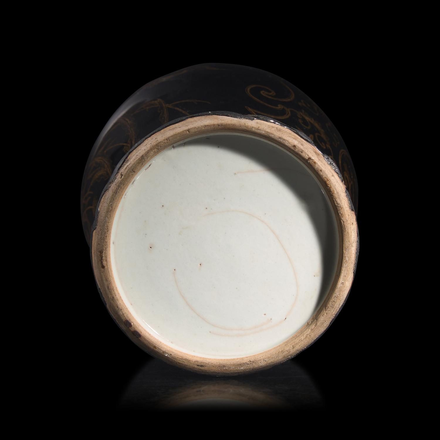A Chinese Gilt-Decorated "Mirror-Black" Baluster Vase, Late Qing to Republic Period 晚清民國 黑地鎏金賞瓶一件