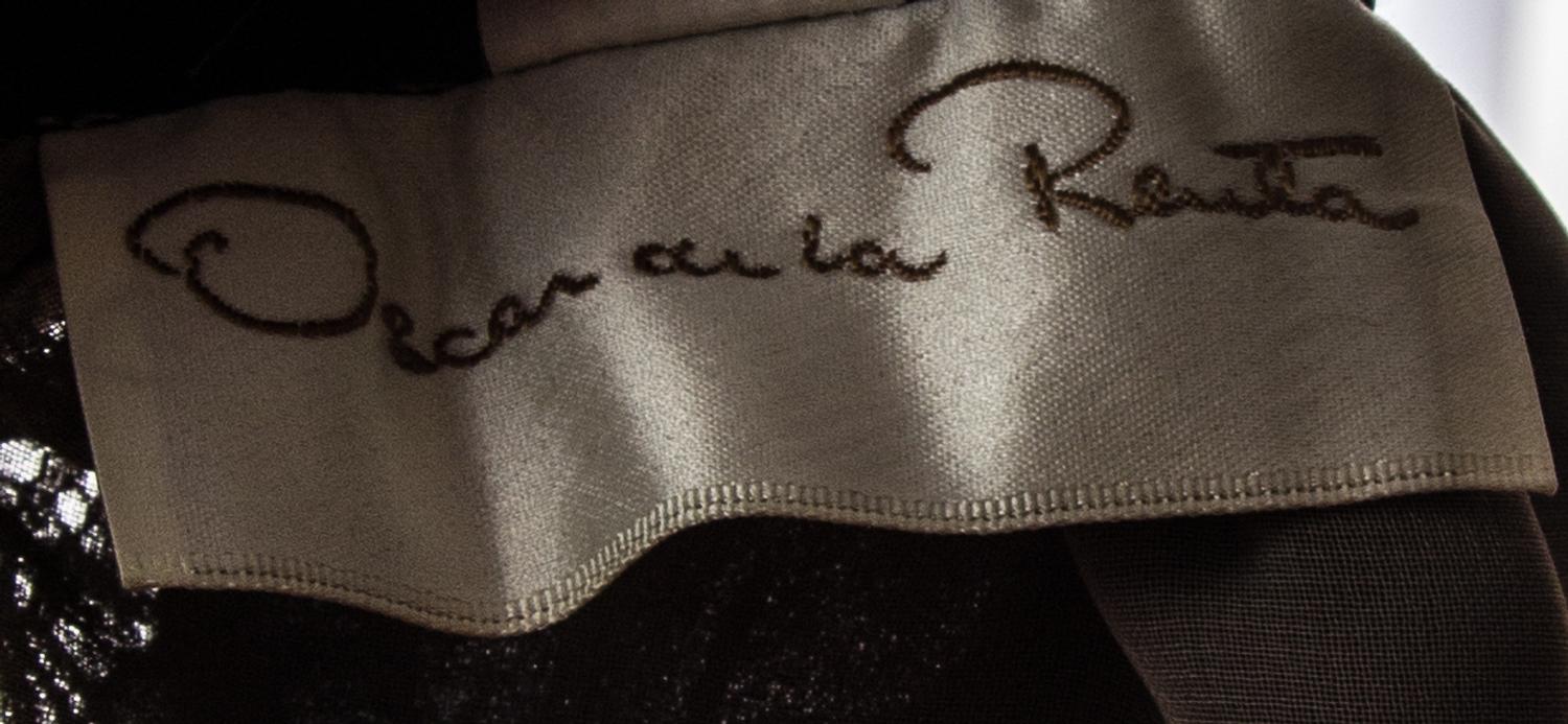 An Oscar de la Renta Black Silk Skirt, Size 8.