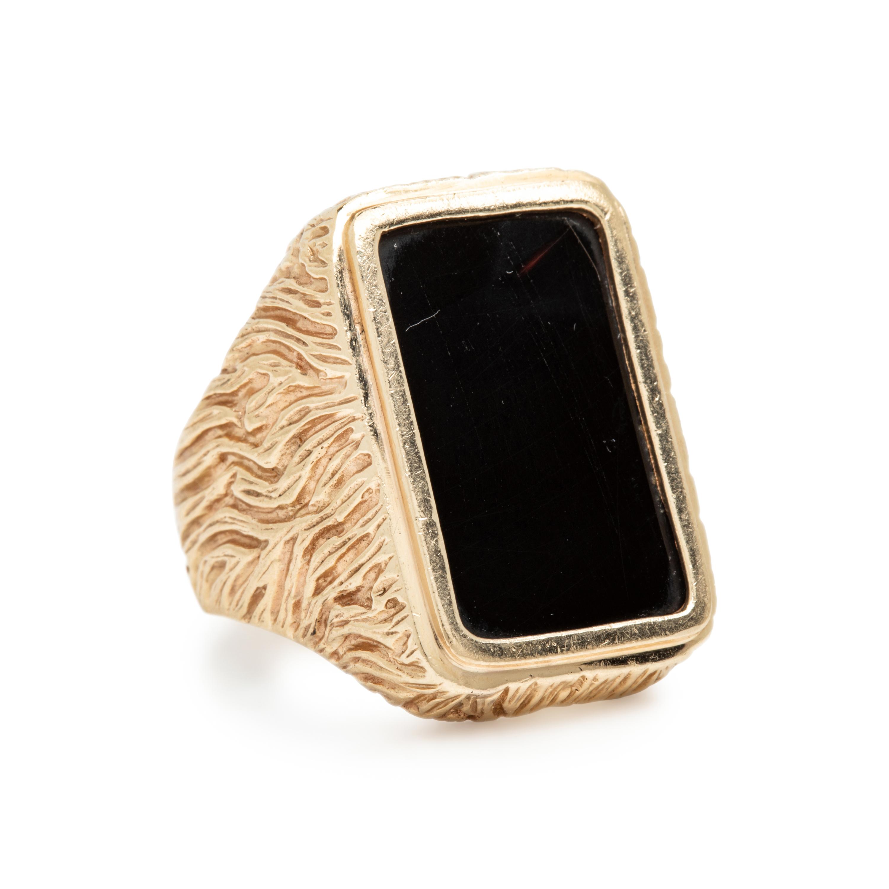 Onyx and Yellow Gold Ring