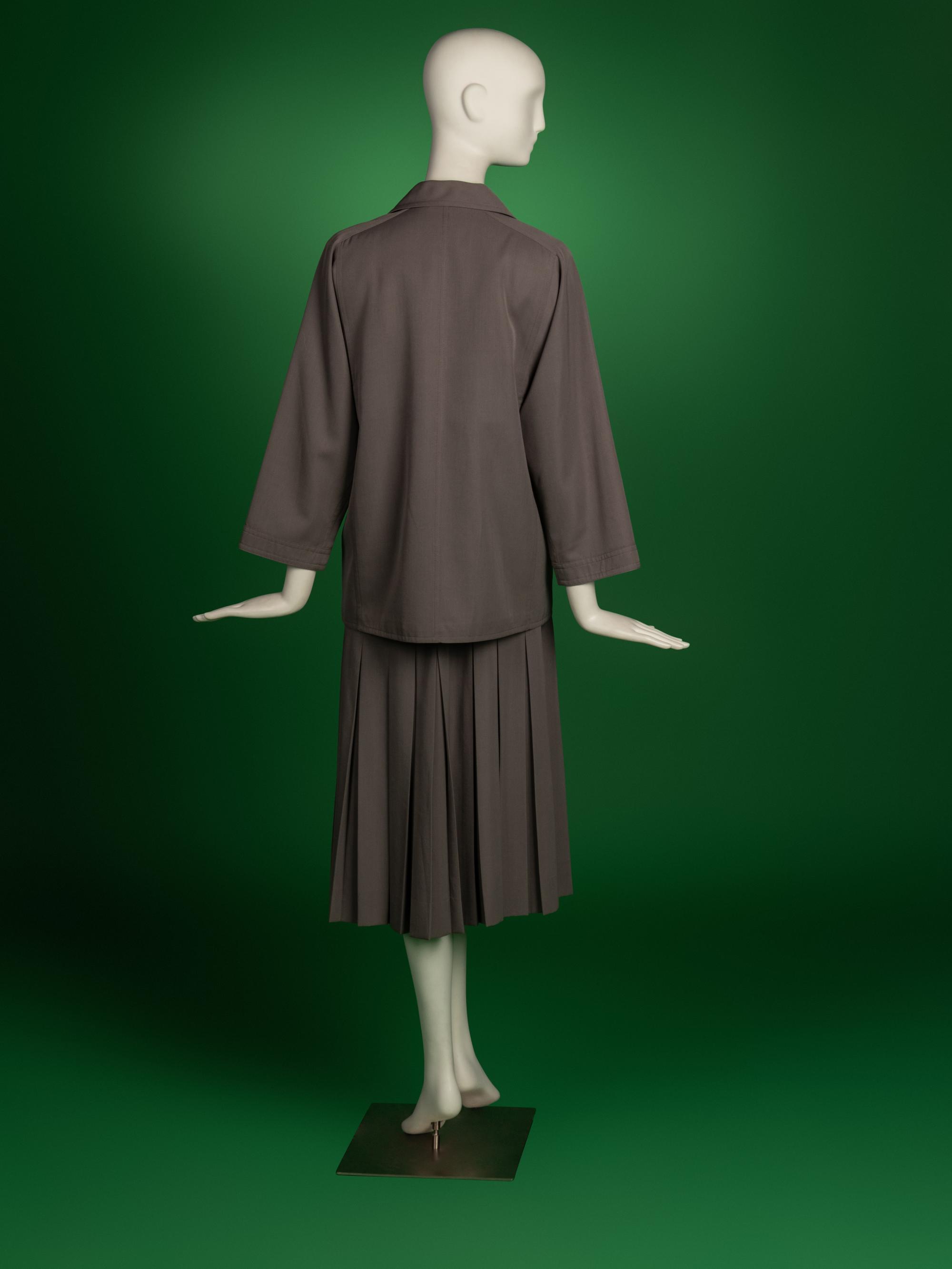 Mona von Bismarck; Givenchy Haute Couture Ensemble