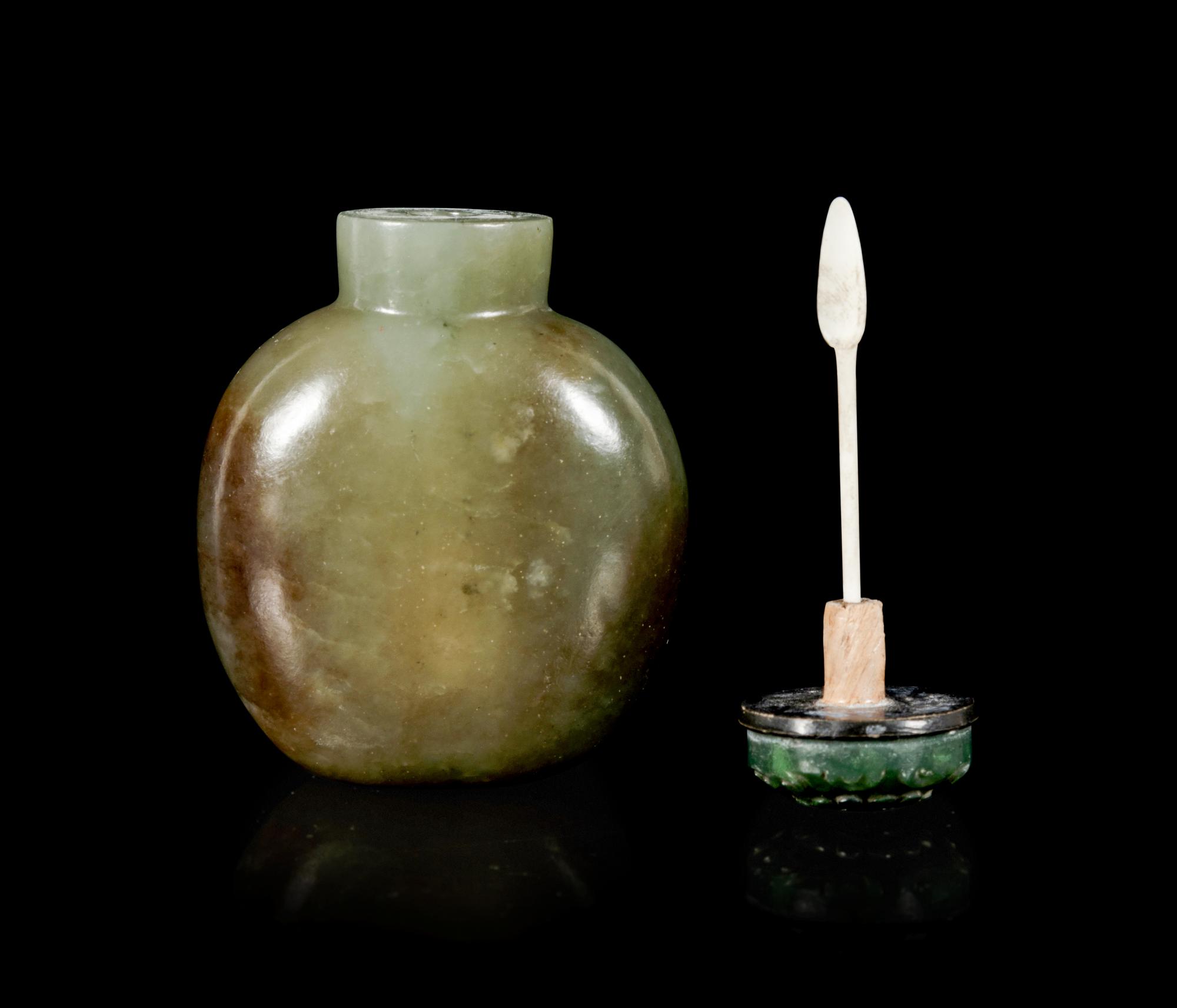 A Chinese Greyish Green Jade Snuff Bottle