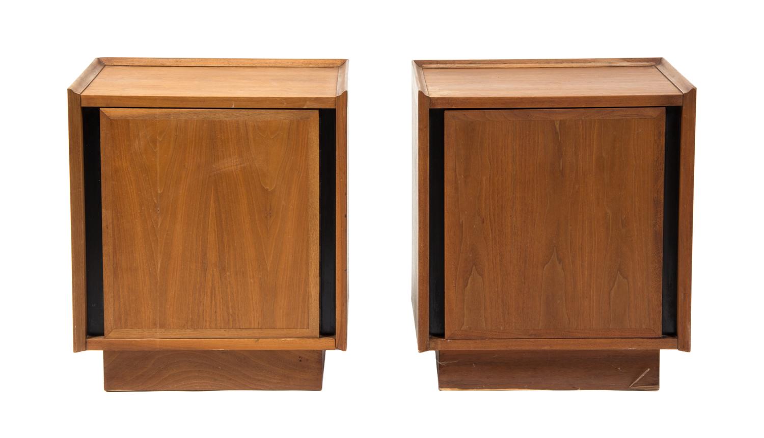 A Pair of Danish Modern Bed Side Cabinets Height 22 3/4 x width 19 1/2 x depth 15 1/2 inches. — MID 20TH CENTURY