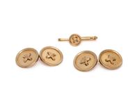 COLLECTION OF YELLOW GOLD MEN'S ACCESSORIES