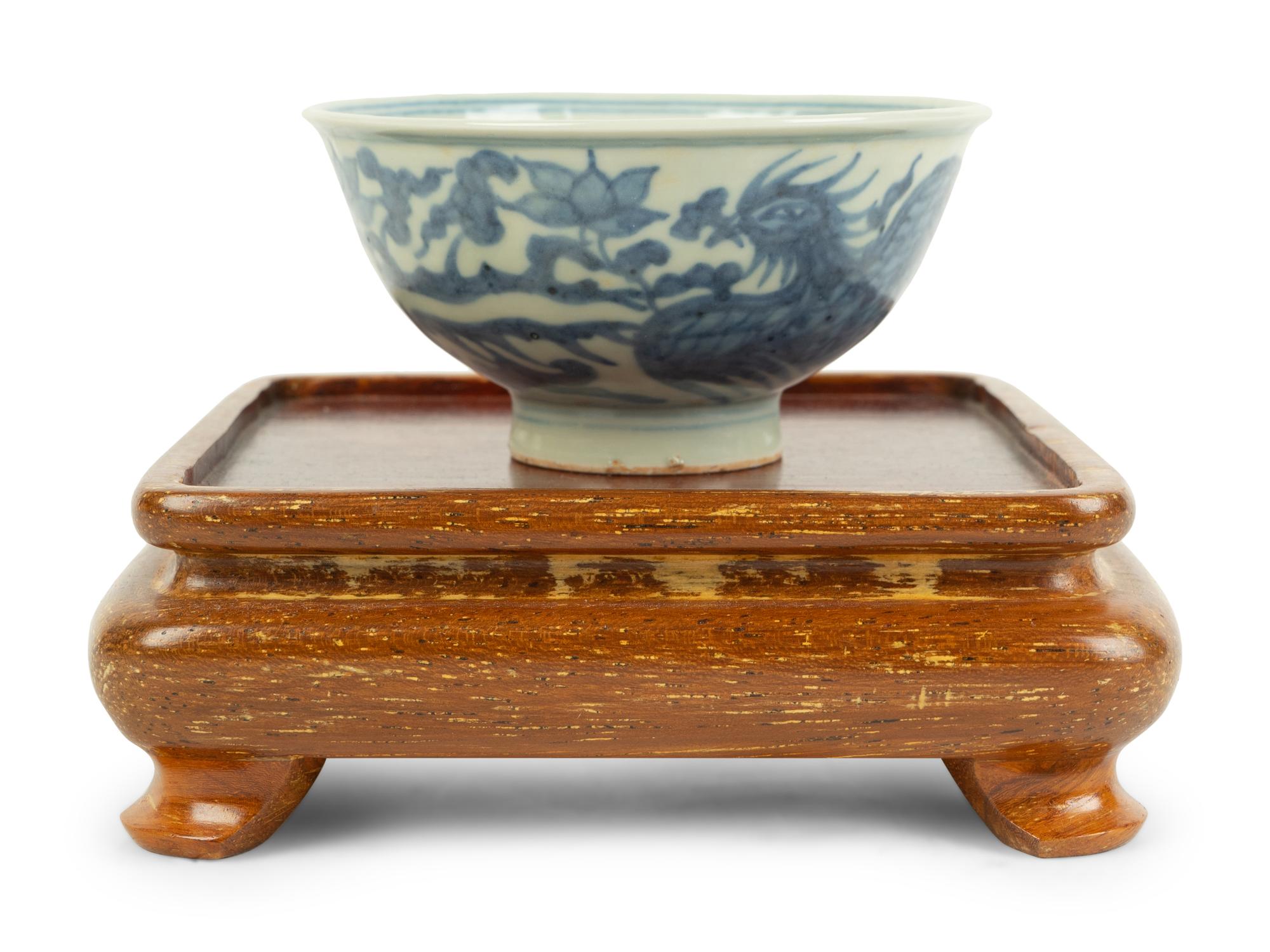 A Chinese Blue and White Tea Bowl with Phoenix Bird Decoration — 19TH CENTURY