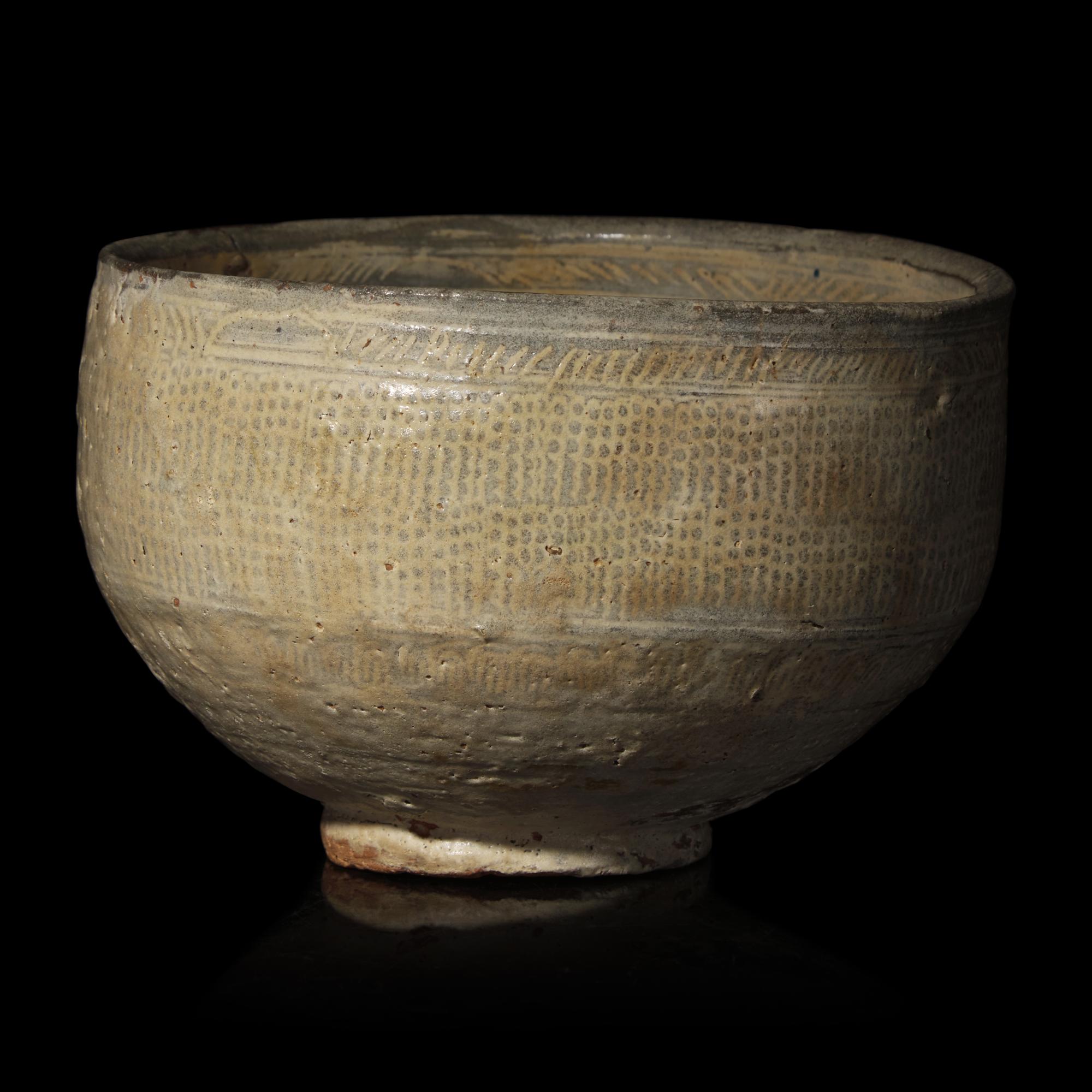 A Korean Buncheong Bowl, 15th/16th Century 十五-十六世紀 朝鮮粉青沙器碗