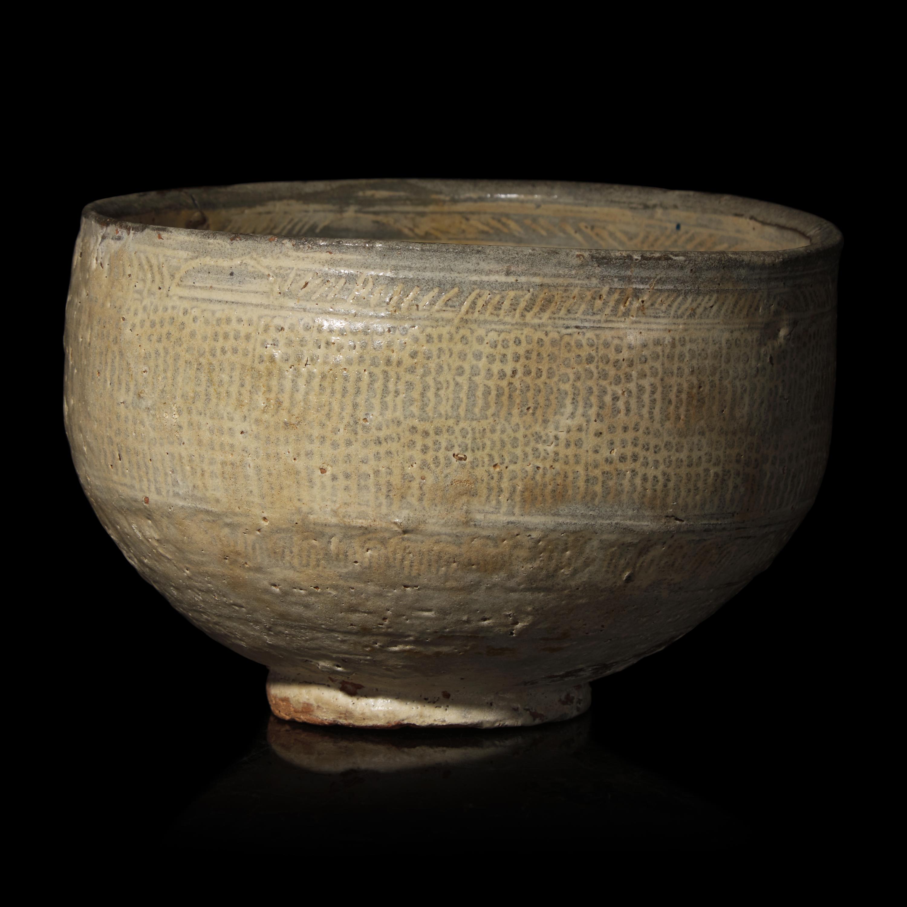 A Korean Buncheong Bowl, 15th/16th Century 十五-十六世紀 朝鮮粉青沙器碗