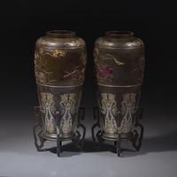 A Pair of Japanese Kaga Style Mixed Metal-Inlaid and Patinated Bronze Vases, Attributed to Suzuki Chokichi, Meiji Period — 日本明治時期 或爲鈴木長吉造 銅瓶一對