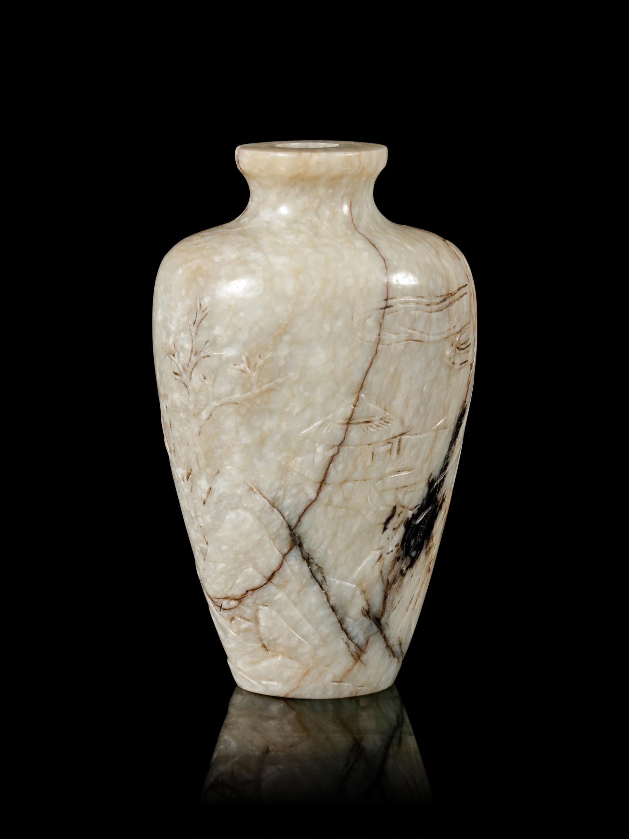 A Chicken Bone Miniature Bottle-Form Snuff Bottle