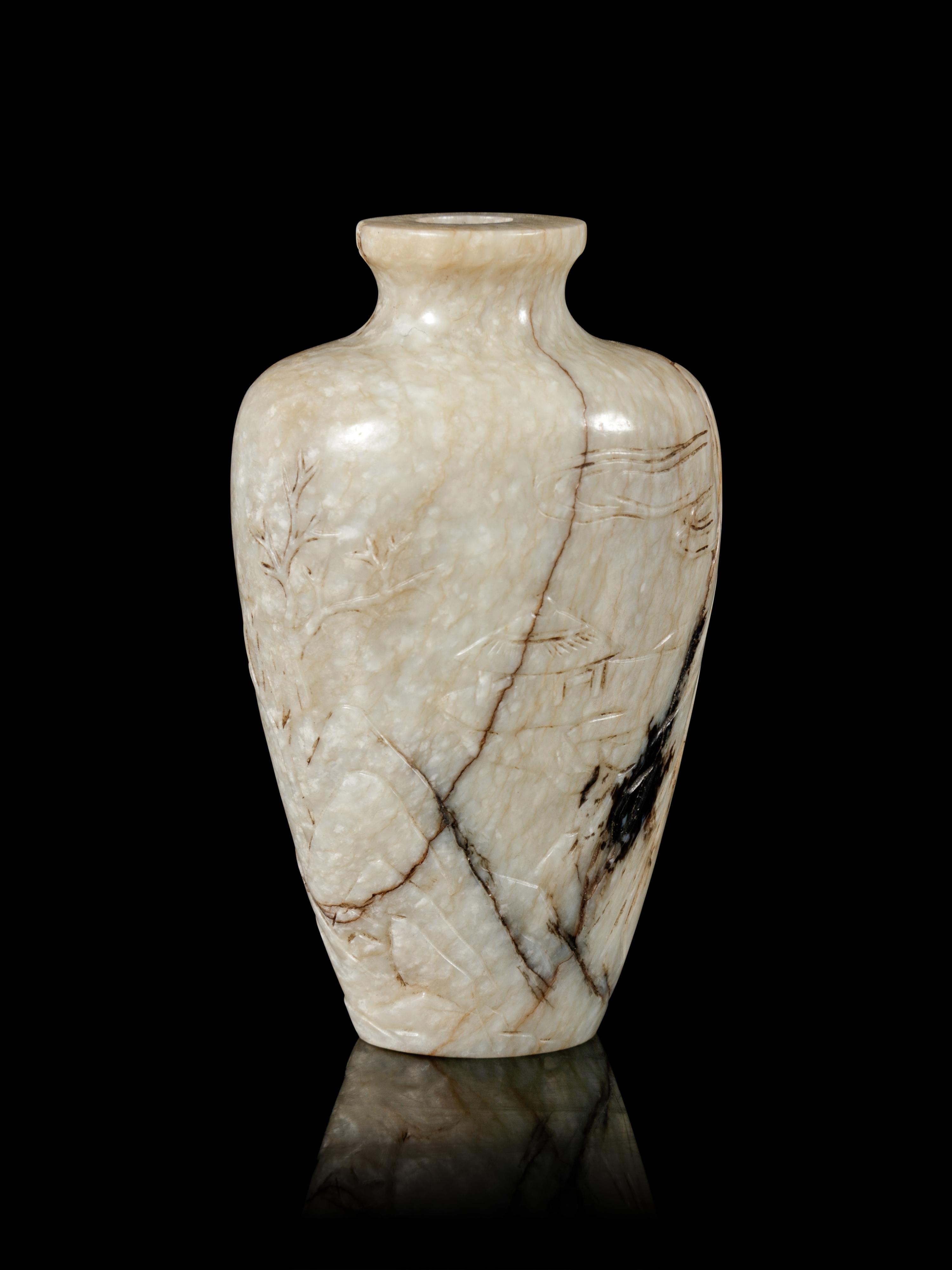 A Chicken Bone Miniature Bottle-Form Snuff Bottle