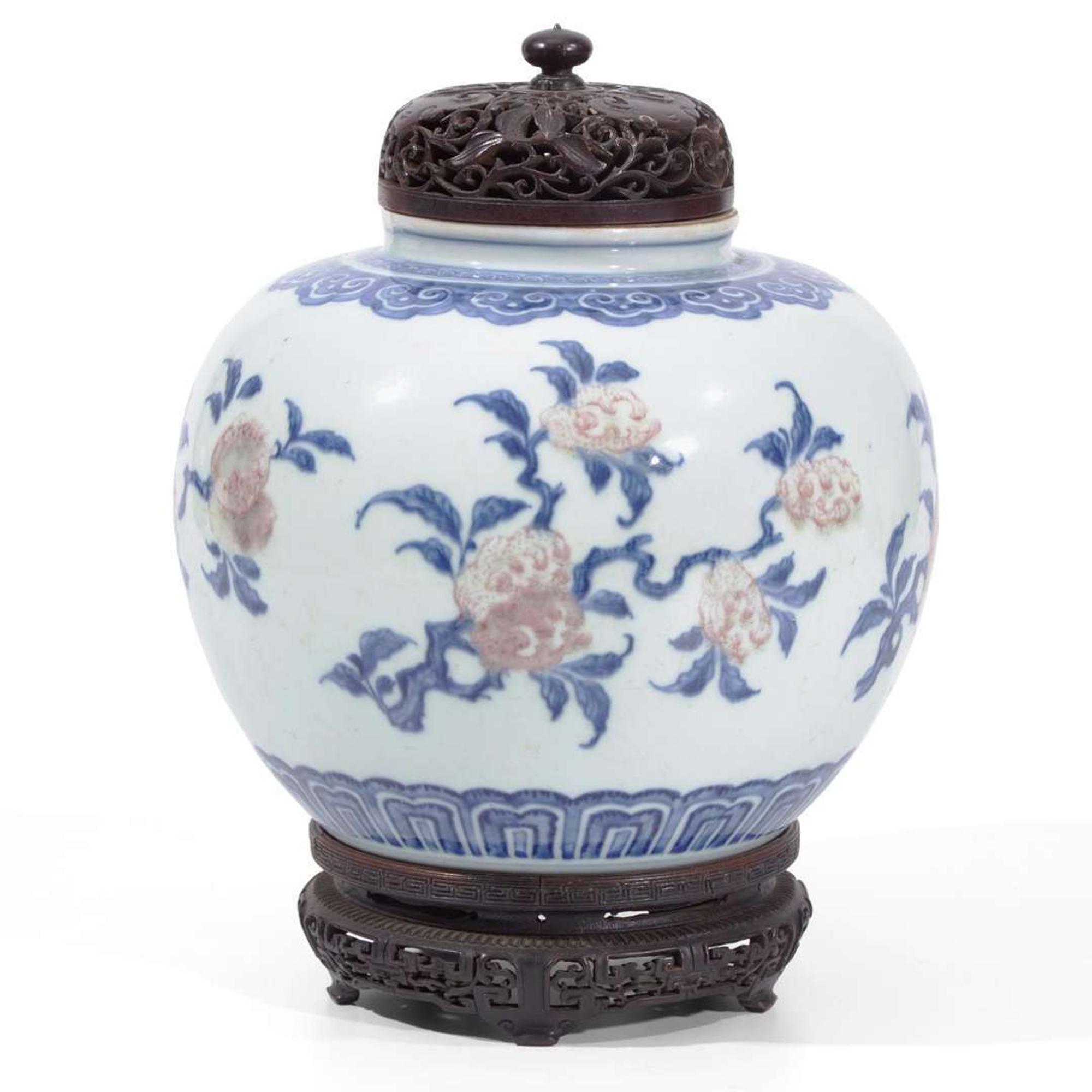 A Chinese underglaze blue and red porcelain jar 清花釉里红三多罐 18th century ????