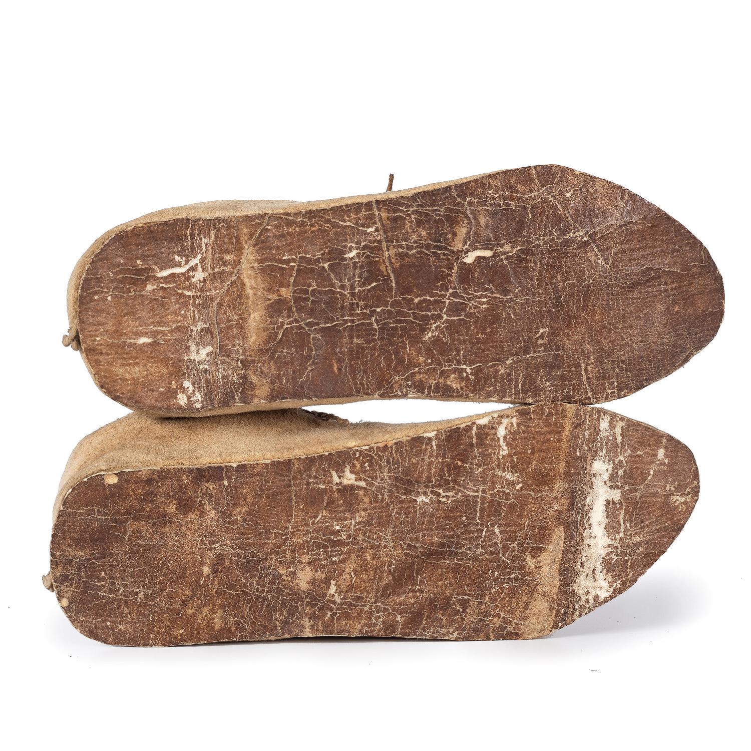 Apsáalooke (Crow) Beaded Hide Moccasins
