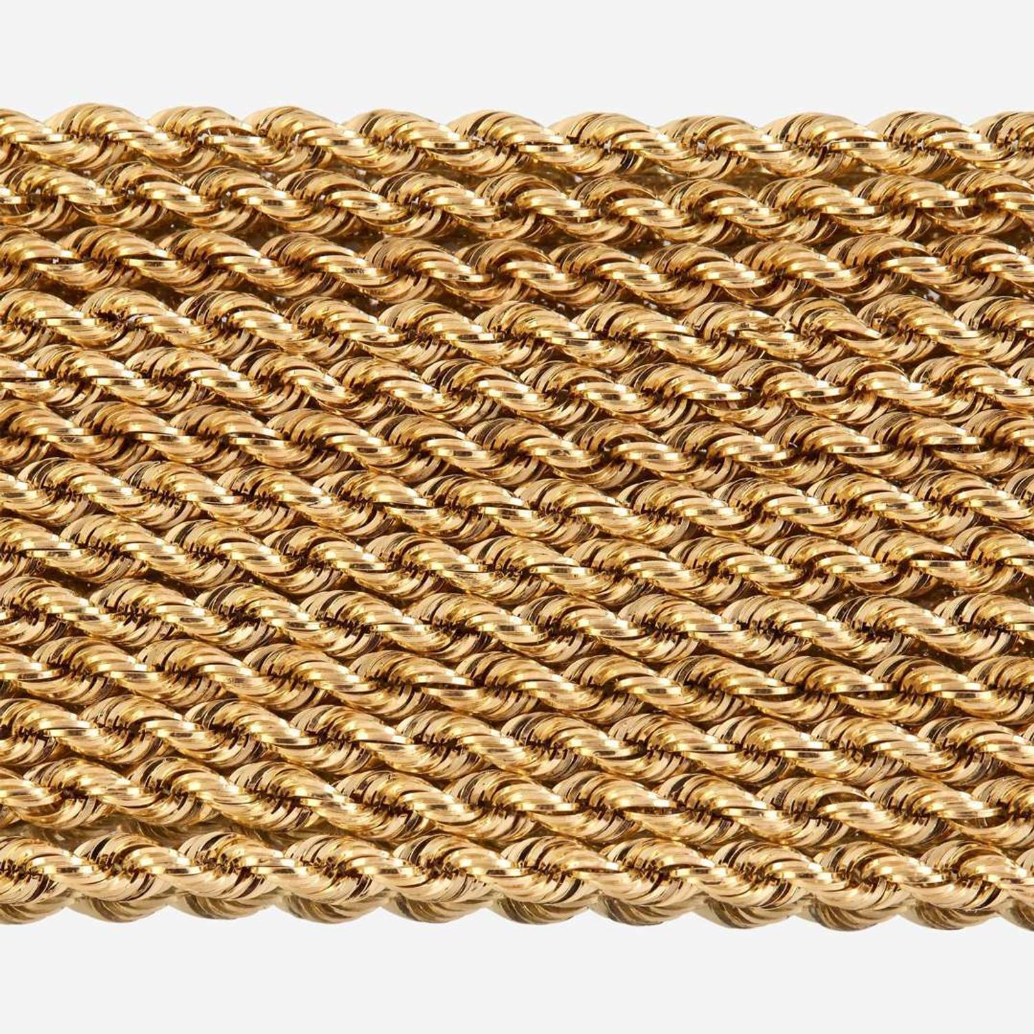 A collection of thirteen fourteen karat gold necklaces