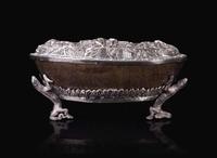 An unusual Indian silver-mounted buffalo horn box 印度嵌銀牛角盒