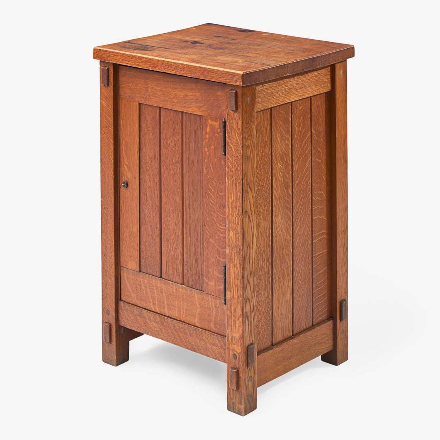 Gustav Stickley Smoker's Cabinet No. 522, Eastwood, New York, circa 1902
