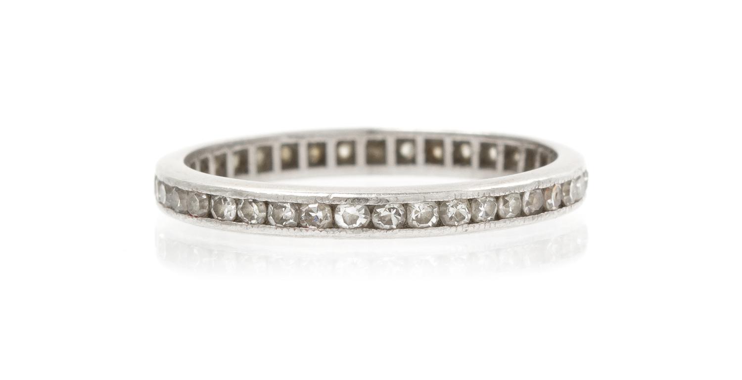 A 14 Karat White Gold and Diamond Ring, 3.20 dwts.