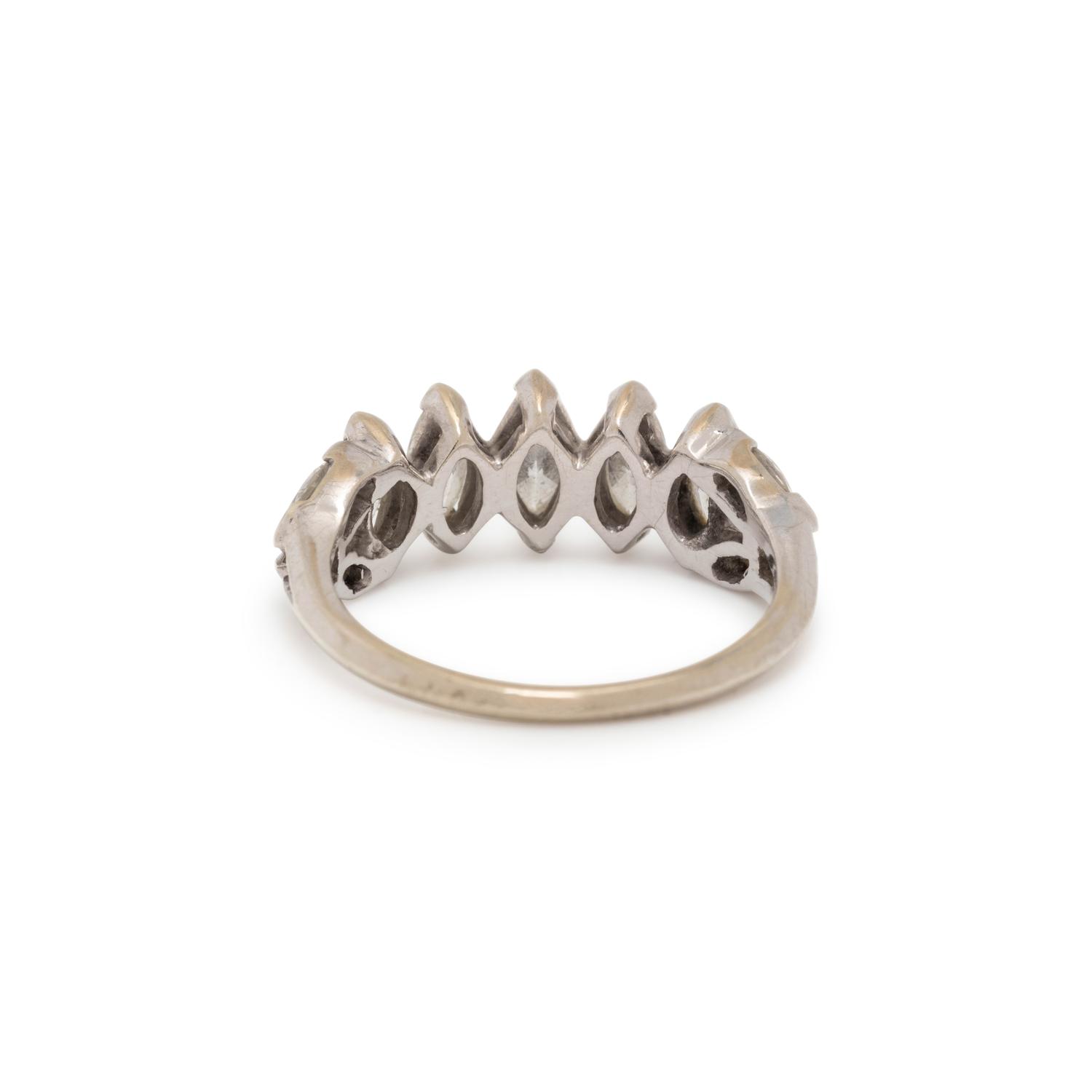 WHITE GOLD AND DIAMOND RING