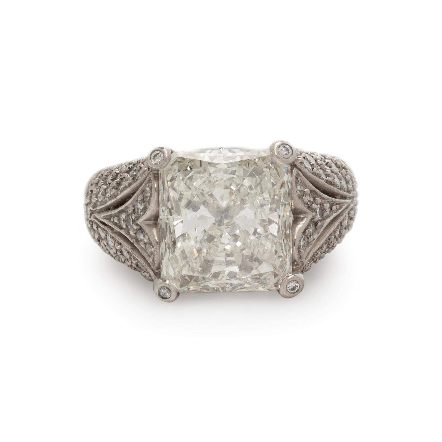 DIAMOND RING