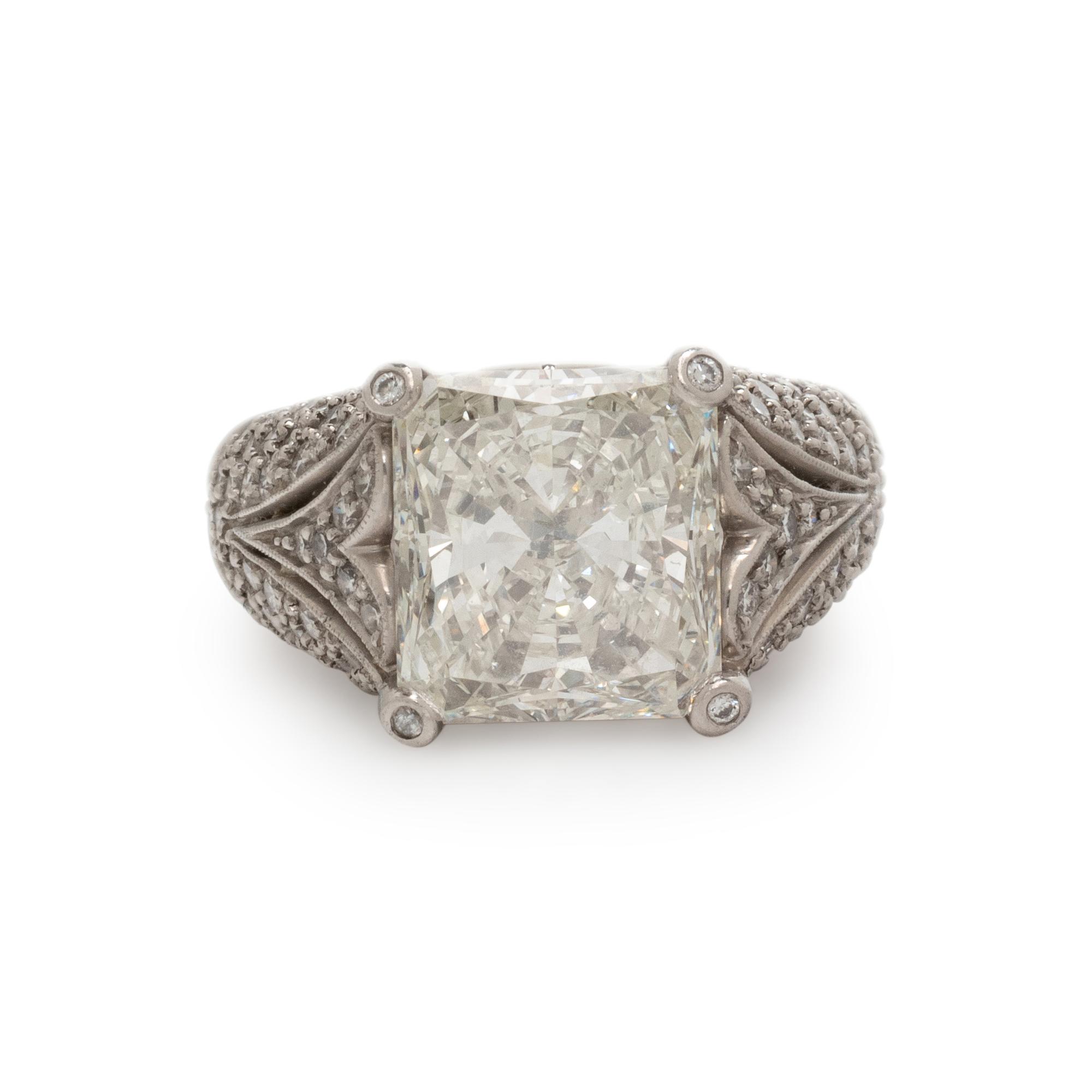 DIAMOND RING