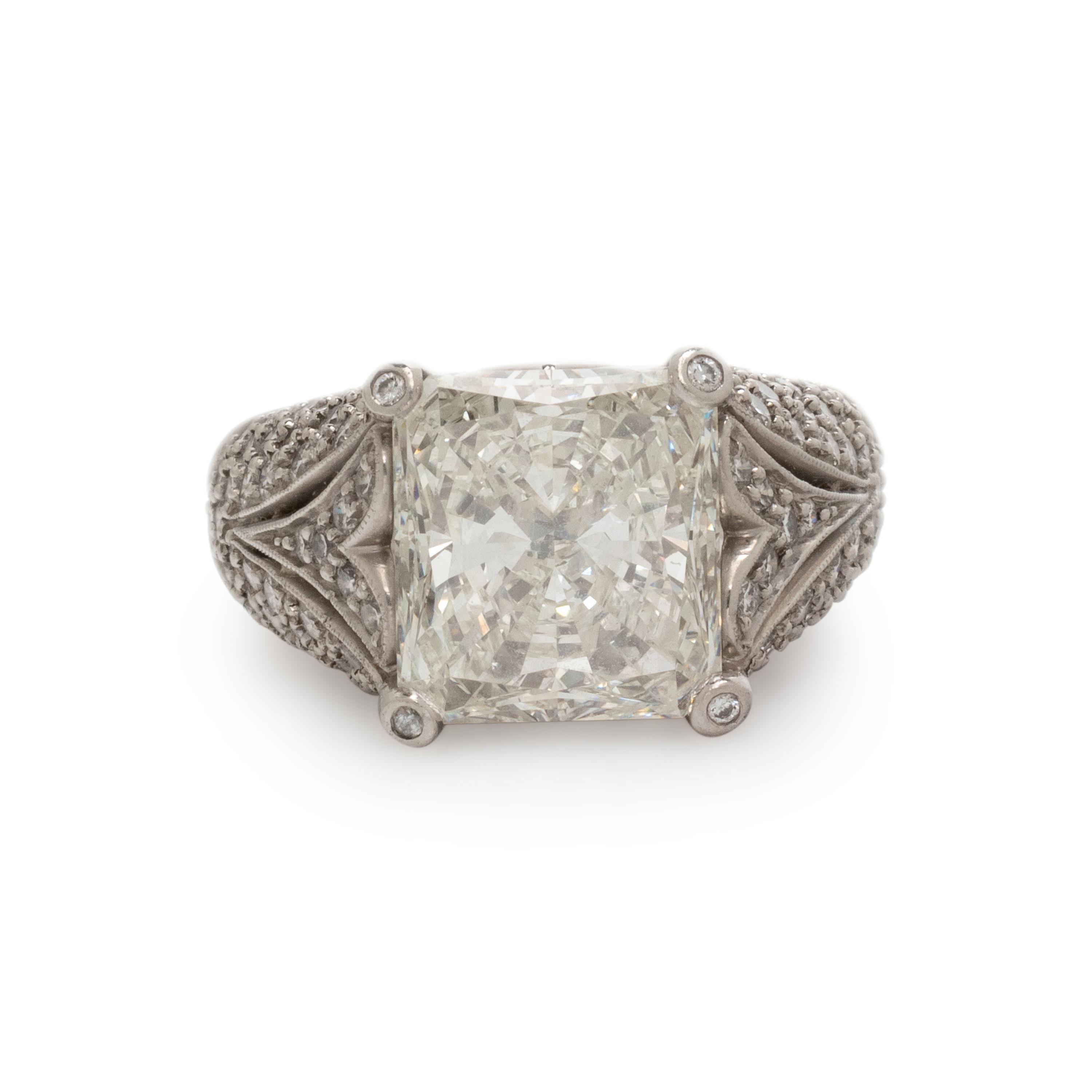 DIAMOND RING