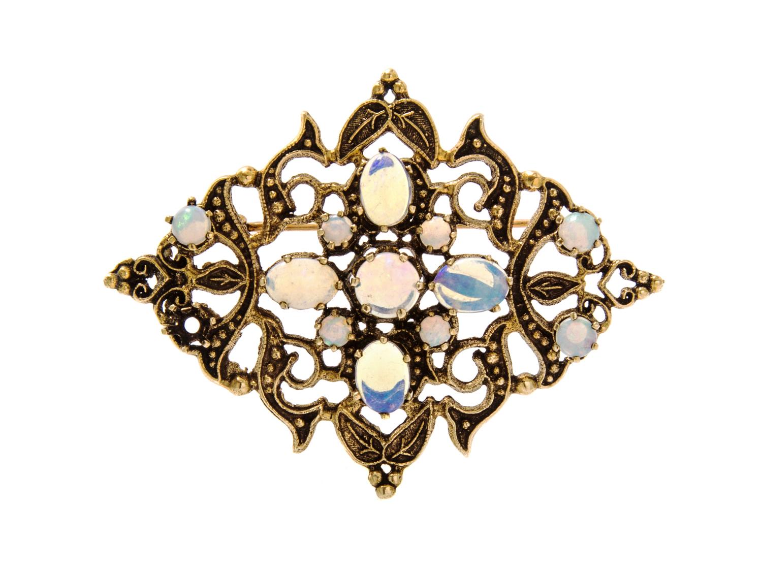 A 14 Karat Yellow Gold and Opal Pendant/Brooch, 6.40 dwts.