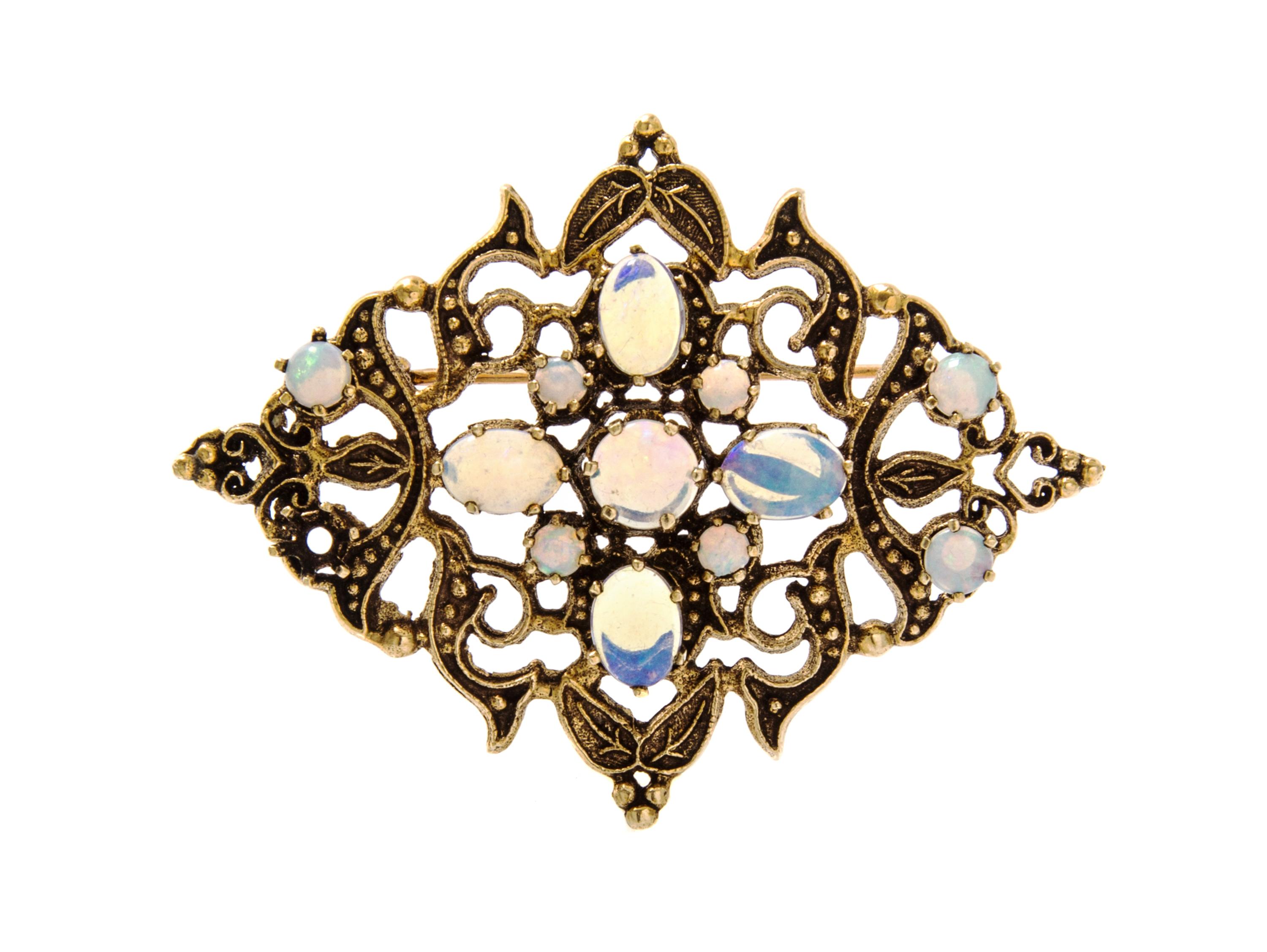 A 14 Karat Yellow Gold and Opal Pendant/Brooch, 6.40 dwts.