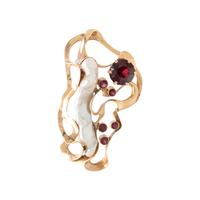 YELLOW GOLD, GARNET AND BAROQUE PEARL PENDANT/BROOCH