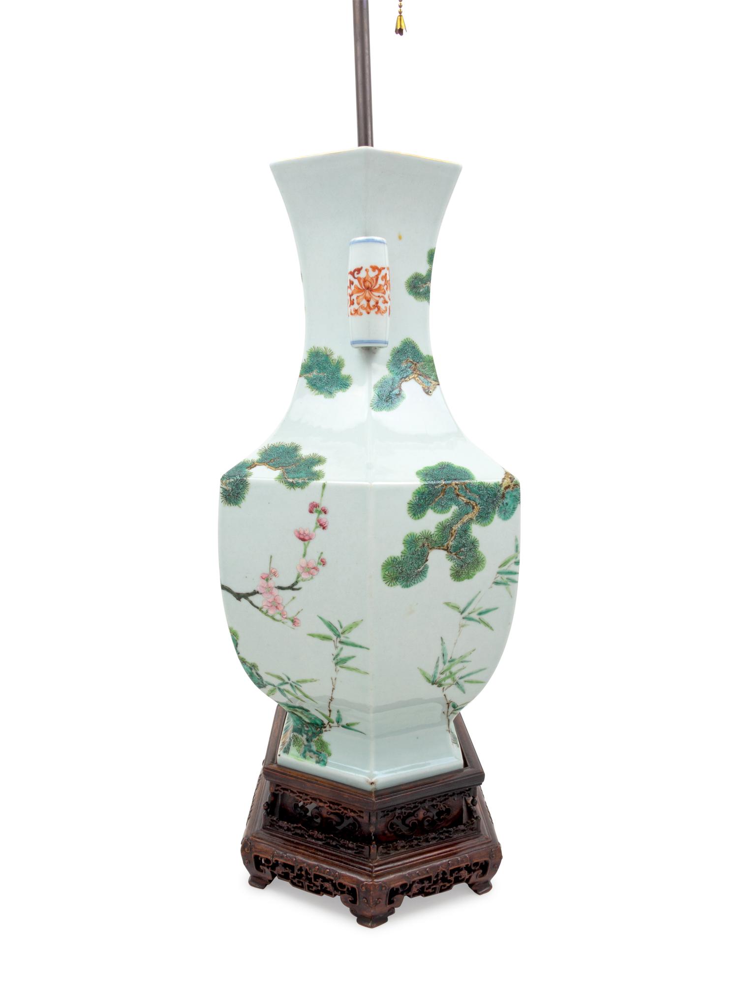 A Chinese Export Porcelain Table Lamp
