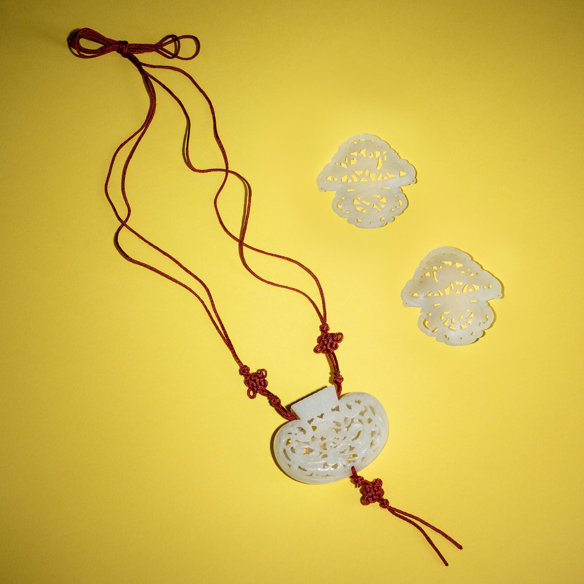 Two Chinese Reticulated White Jade Parfumieres, 19th/Early 20th Century — 清晚期 白玉鏤雕花卉紋香囊兩枚