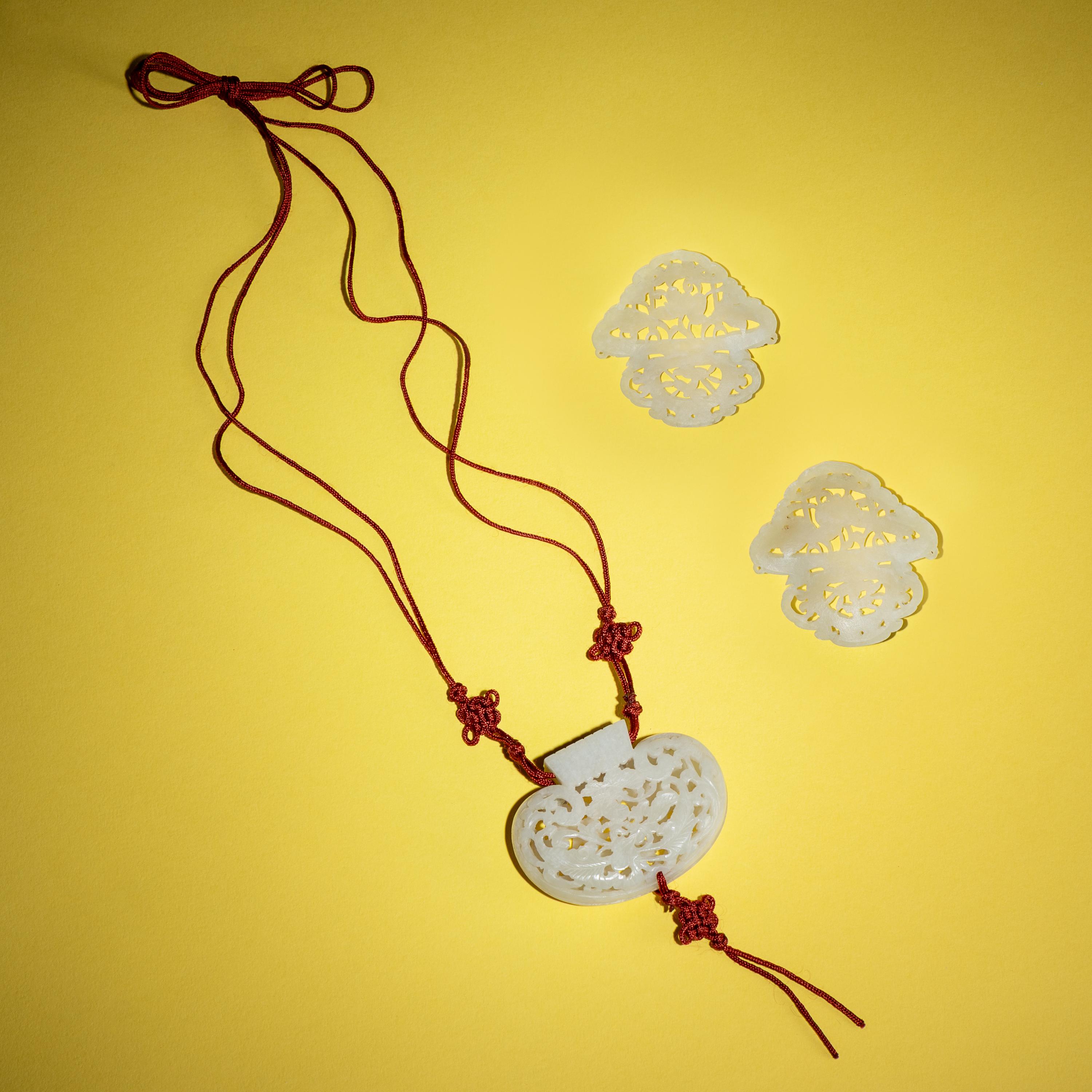 Two Chinese Reticulated White Jade Parfumieres, 19th/Early 20th Century — 清晚期 白玉鏤雕花卉紋香囊兩枚
