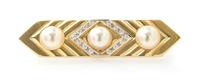 A 14 Karat Yellow Gold, Mabe Pearl and Diamond Bar Brooch, 20.50 dwts.