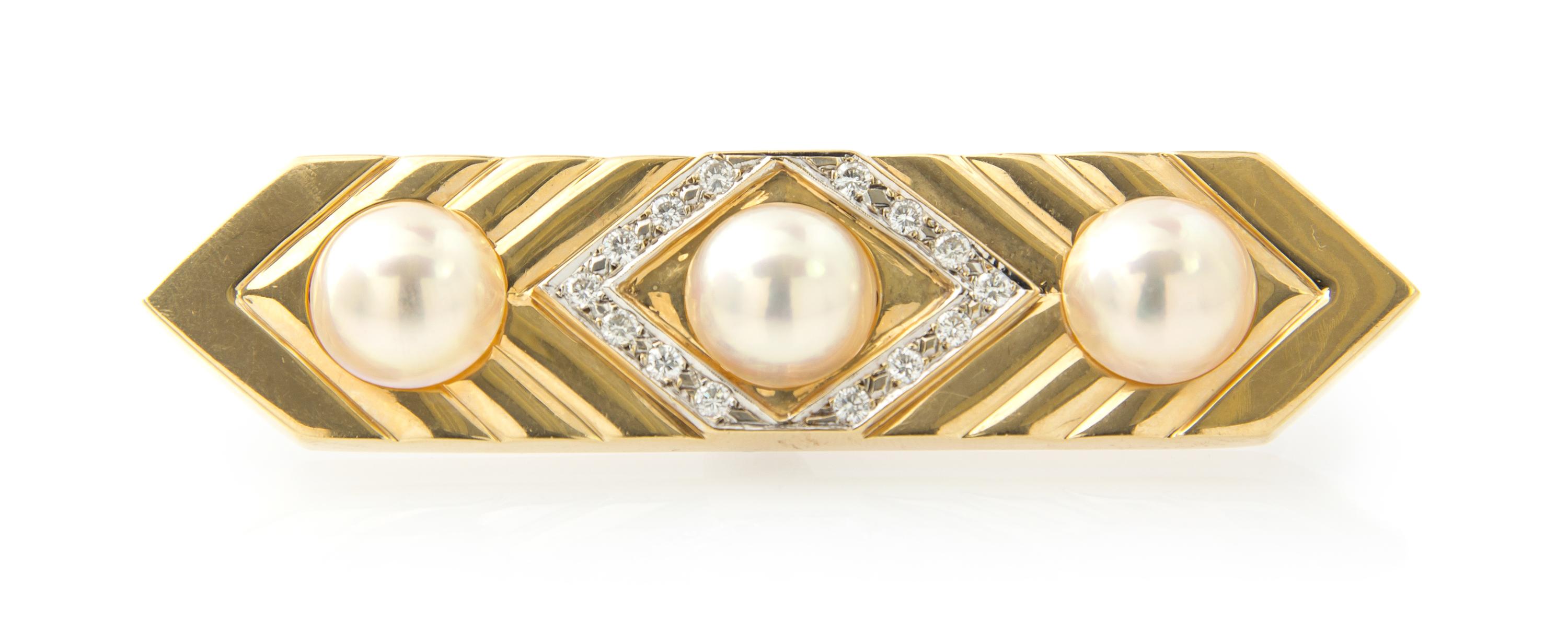 A 14 Karat Yellow Gold, Mabe Pearl and Diamond Bar Brooch, 20.50 dwts.