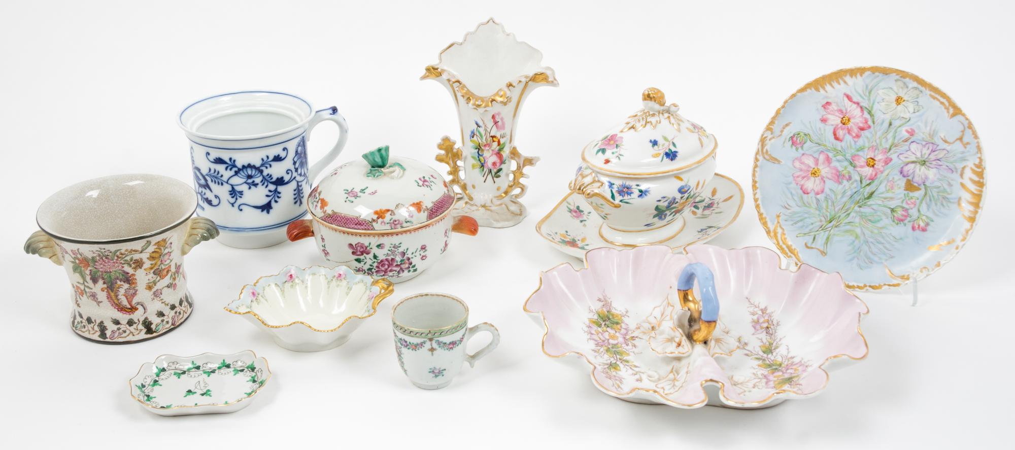 A Group of Porcelain Articles Height of first 7 3/4 inches.
