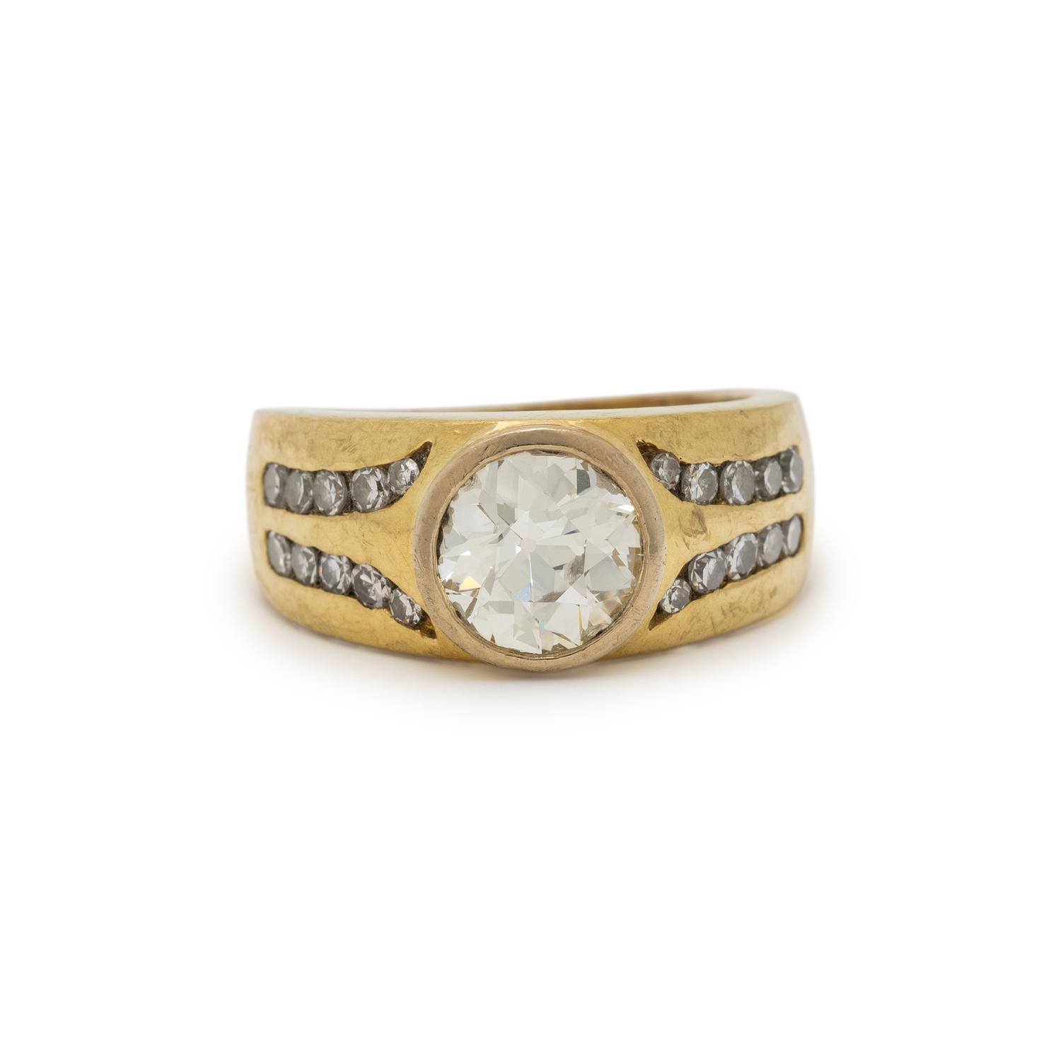 DIAMOND AND YELLOW GOLD RING