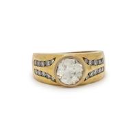 DIAMOND AND YELLOW GOLD RING