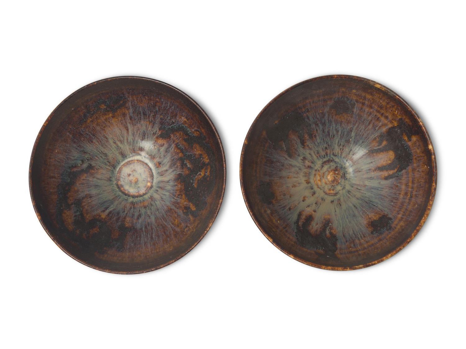 An Associated Pair of Jizhou Style Resist-patterned Tea Bowls