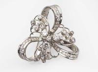 A Retro 18K White Gold and Diamond Brooch