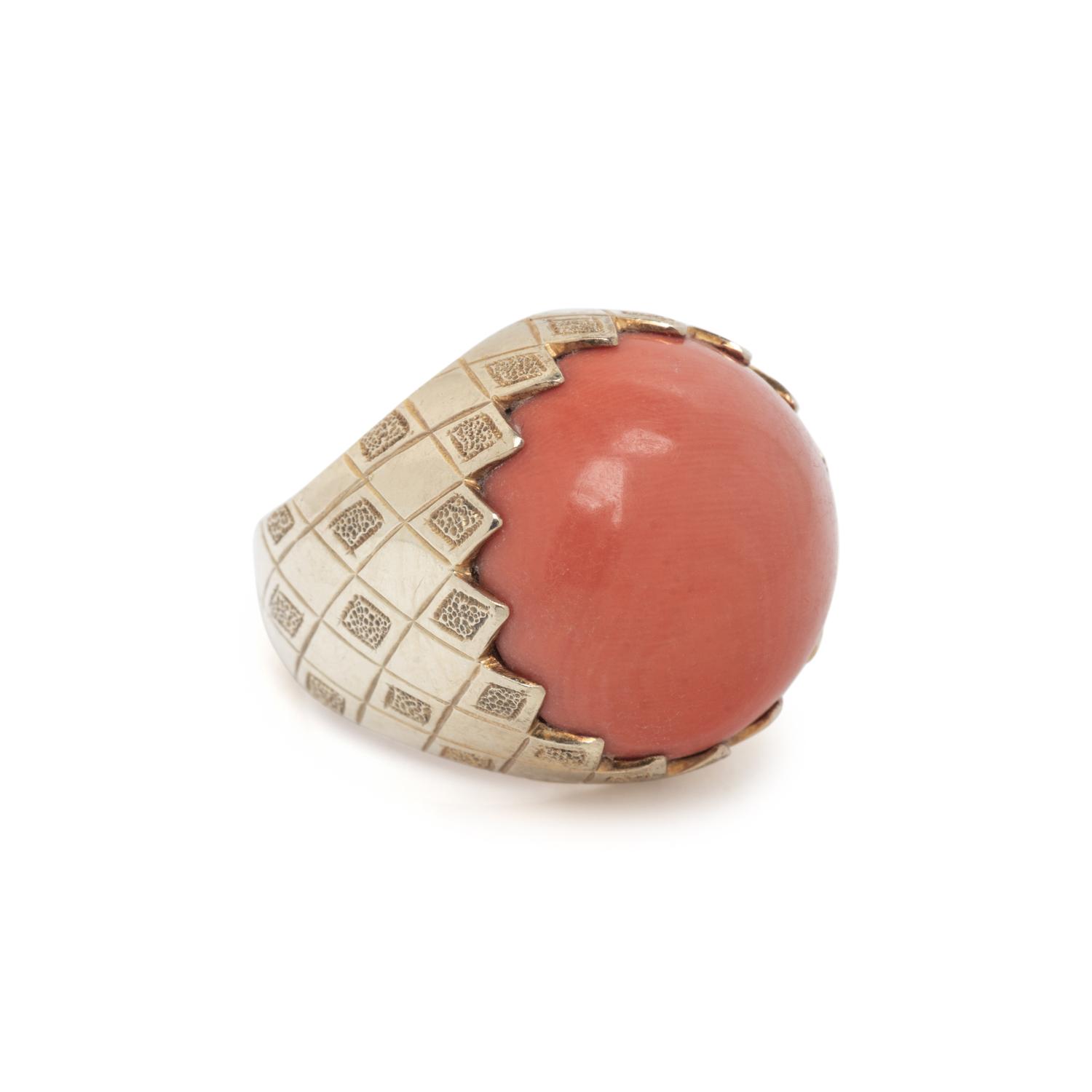 CORAL AND YELLOW GOLD RING