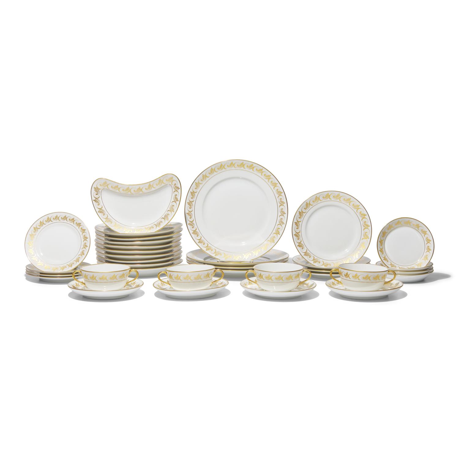 A Richard Ginori Porcelain Dinner Service