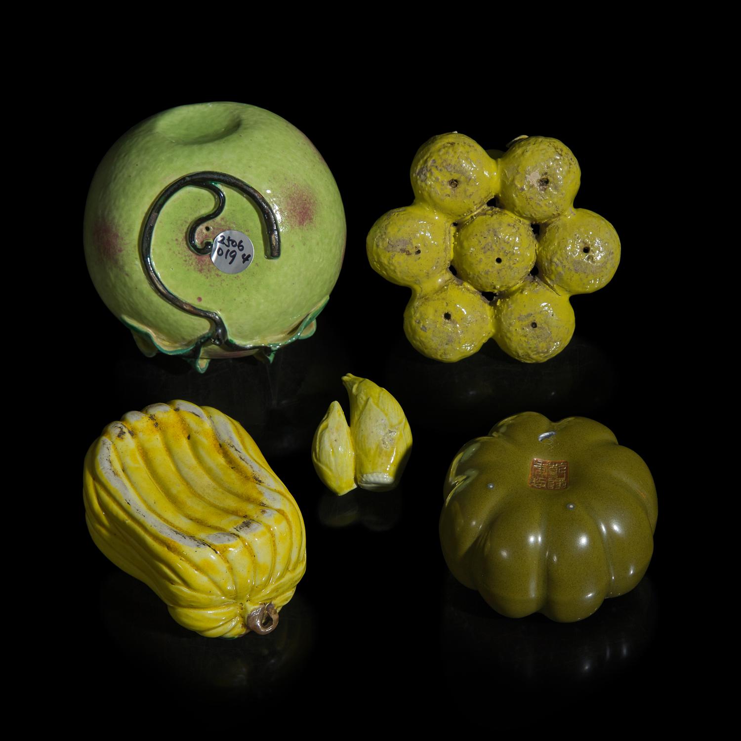 Five Chinese Porcelain Models of Fruits Late 19th-20th Century 晚清-近代 瓷塑蔬果模型五件